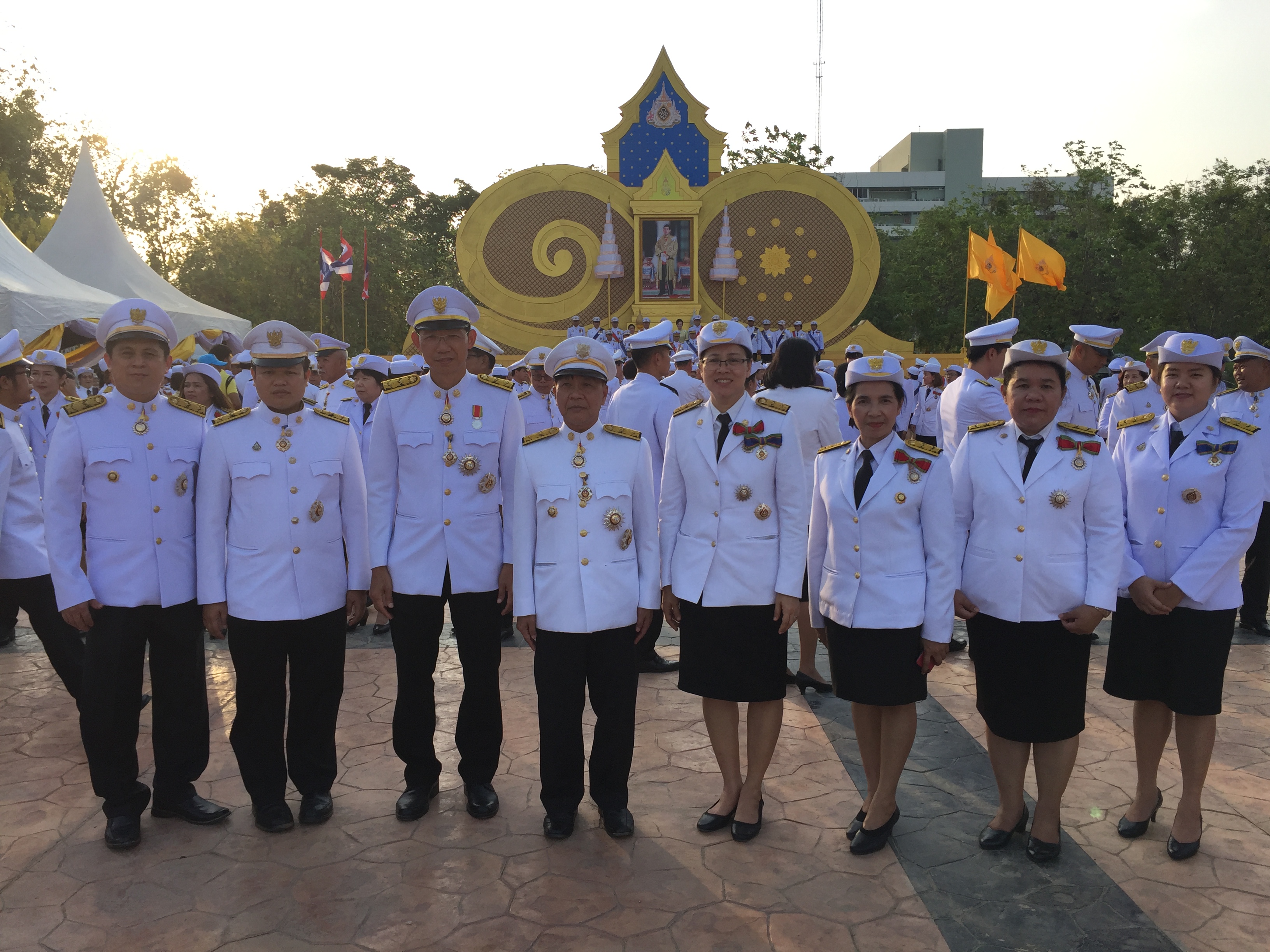 CDD@KAN>>>พช.กาญจน์ร่วมพิธีเปิดกรวยถวายราชสักการะหน้าพระบรมฉายาลักษณ์พระบาทสมเด็จพระเจ้าอยู่หัวในพิธีถวายพระพรชัยมงคล