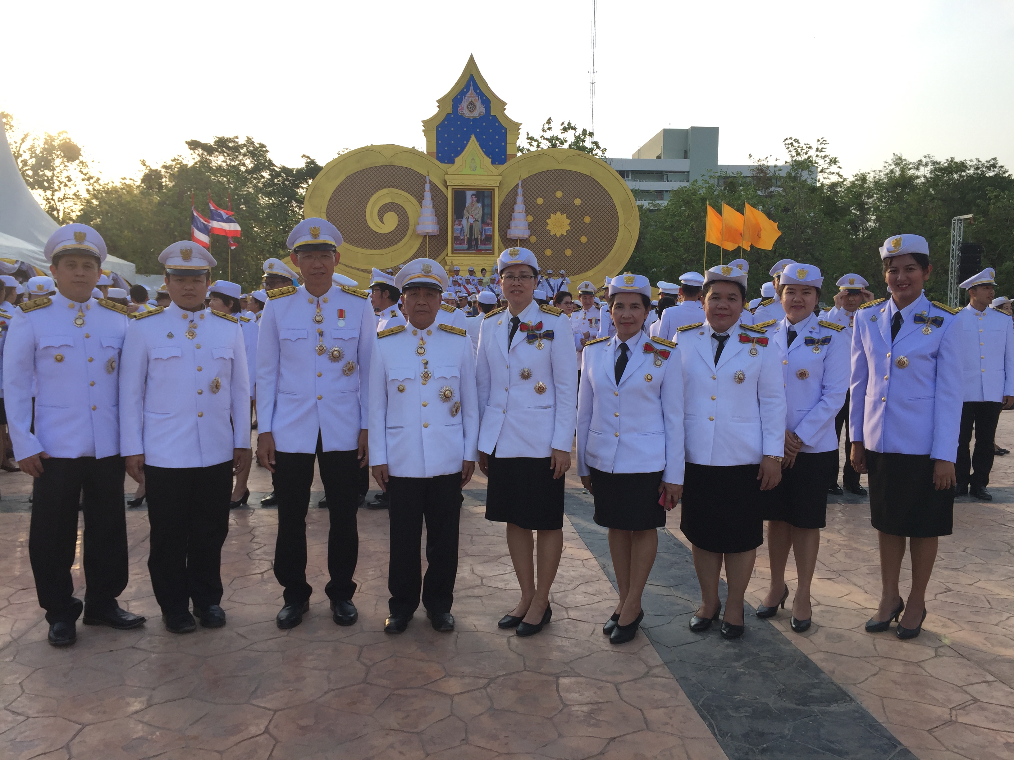 CDD@KAN>>>พช.กาญจน์ร่วมพิธีเปิดกรวยถวายราชสักการะหน้าพระบรมฉายาลักษณ์พระบาทสมเด็จพระเจ้าอยู่หัวในพิธีถวายพระพรชัยมงคล