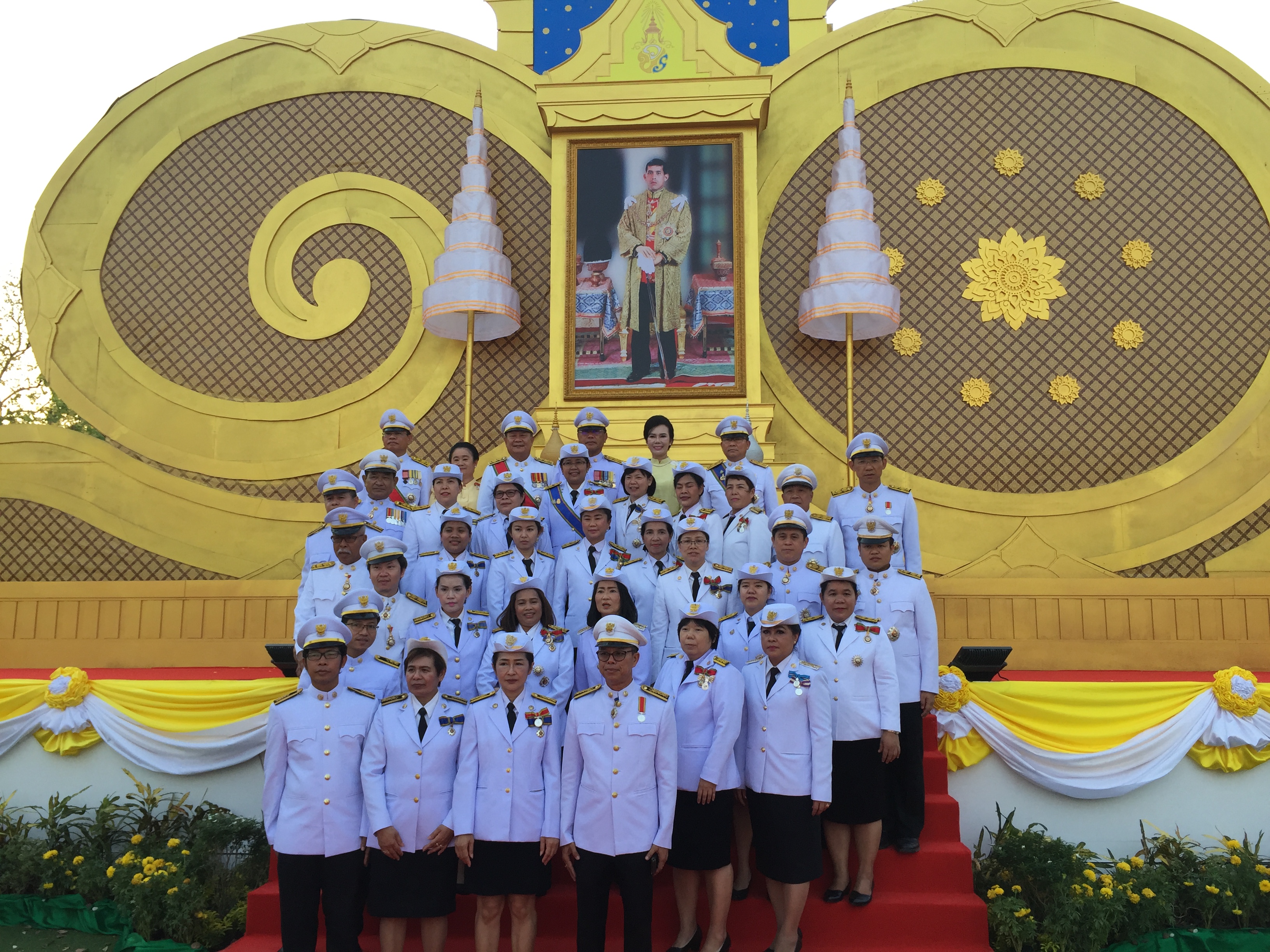 CDD@KAN>>>พช.กาญจน์ร่วมพิธีเปิดกรวยถวายราชสักการะหน้าพระบรมฉายาลักษณ์พระบาทสมเด็จพระเจ้าอยู่หัวในพิธีถวายพระพรชัยมงคล