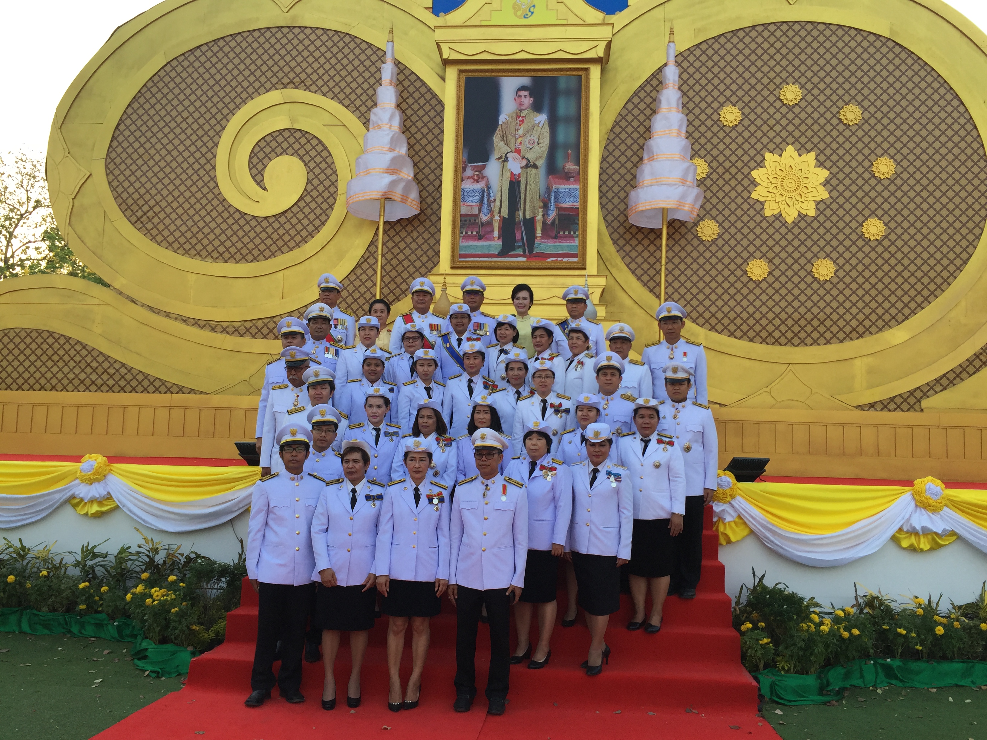 CDD@KAN>>>พช.กาญจน์ร่วมพิธีเปิดกรวยถวายราชสักการะหน้าพระบรมฉายาลักษณ์พระบาทสมเด็จพระเจ้าอยู่หัวในพิธีถวายพระพรชัยมงคล