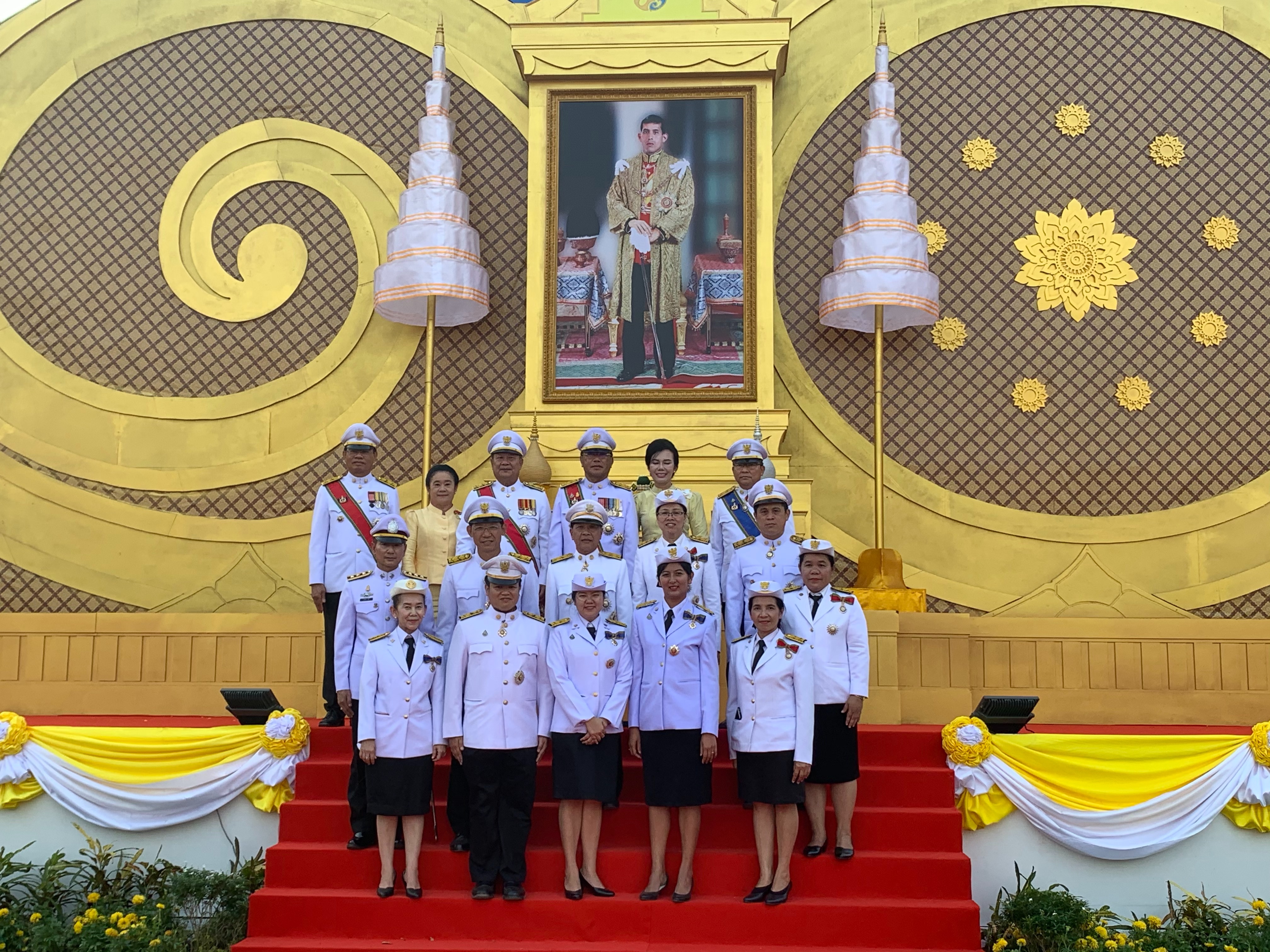 CDD@KAN>>>พช.กาญจน์ร่วมพิธีเปิดกรวยถวายราชสักการะหน้าพระบรมฉายาลักษณ์พระบาทสมเด็จพระเจ้าอยู่หัวในพิธีถวายพระพรชัยมงคล