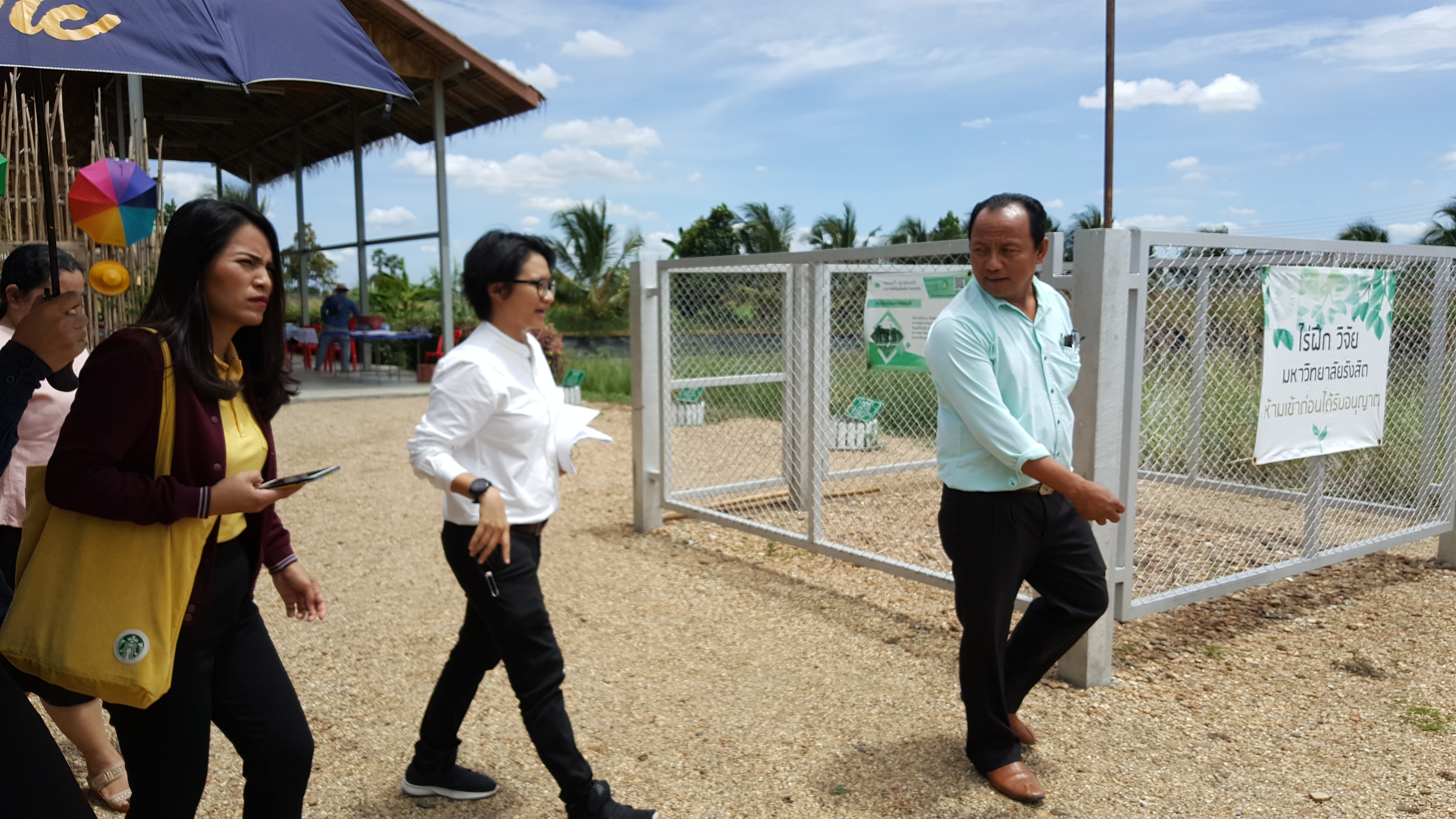 CDD@KAN>>>สำนักงานเสริมสร้างความเข้มแข็งชุมชน กรมการพัฒนาชุมชน ลงพื้นที่ติดตามโรงเรียนเศรษฐกิจพอเพียงบ้านหนองทราย