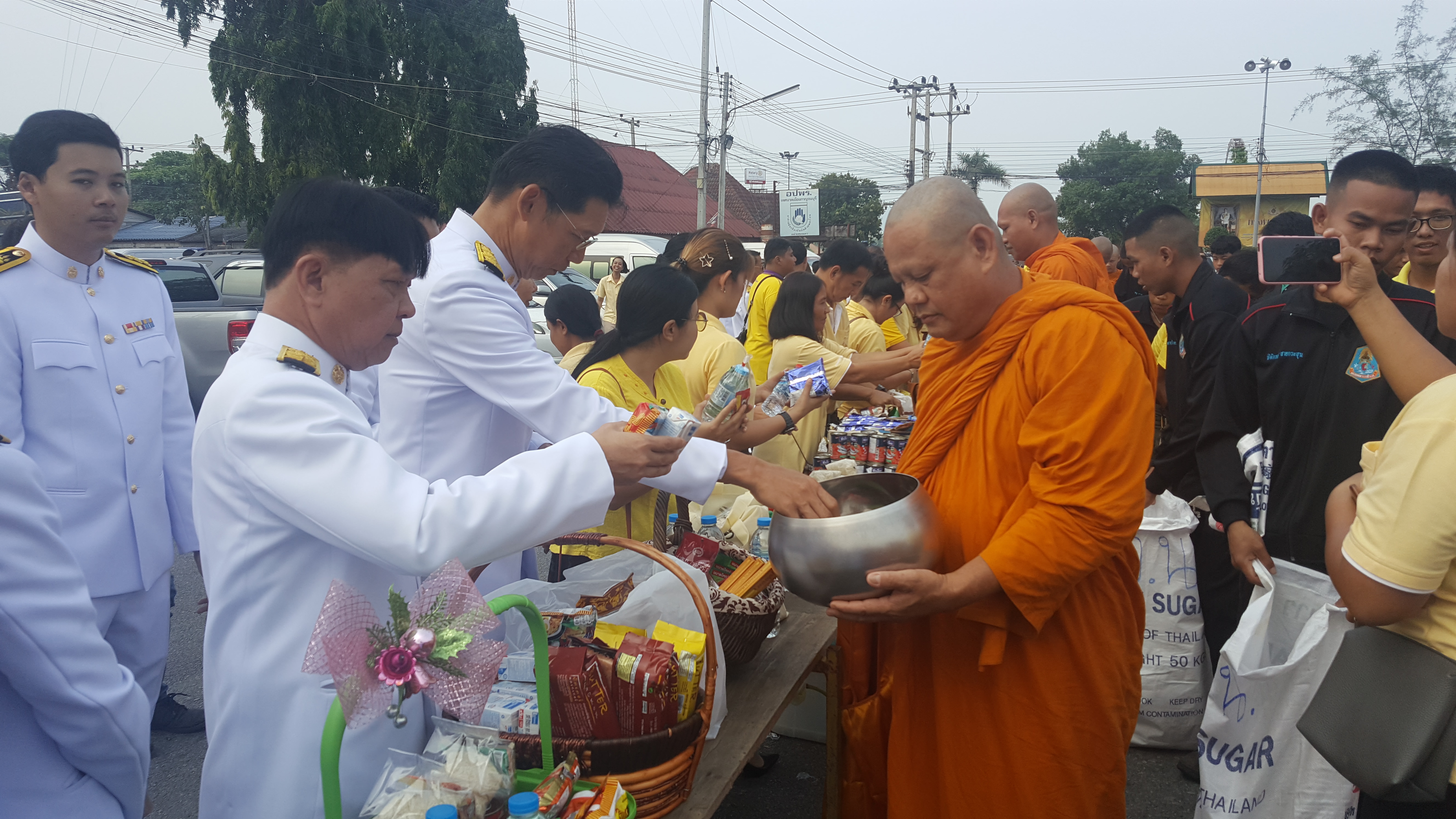 CDD@KAN>>>คณะข้าราชการ สพจ.กาญจนบุรี ร่วมพิธ่ีน้อมรำลึก เนื่องในวันคล้ายวันสวรรคตพระบาทสมเด็จพระบรมชนกาธิเบศร มหาภูมิพลอดุลยเดชมหาราช บรมนาถบพิตร