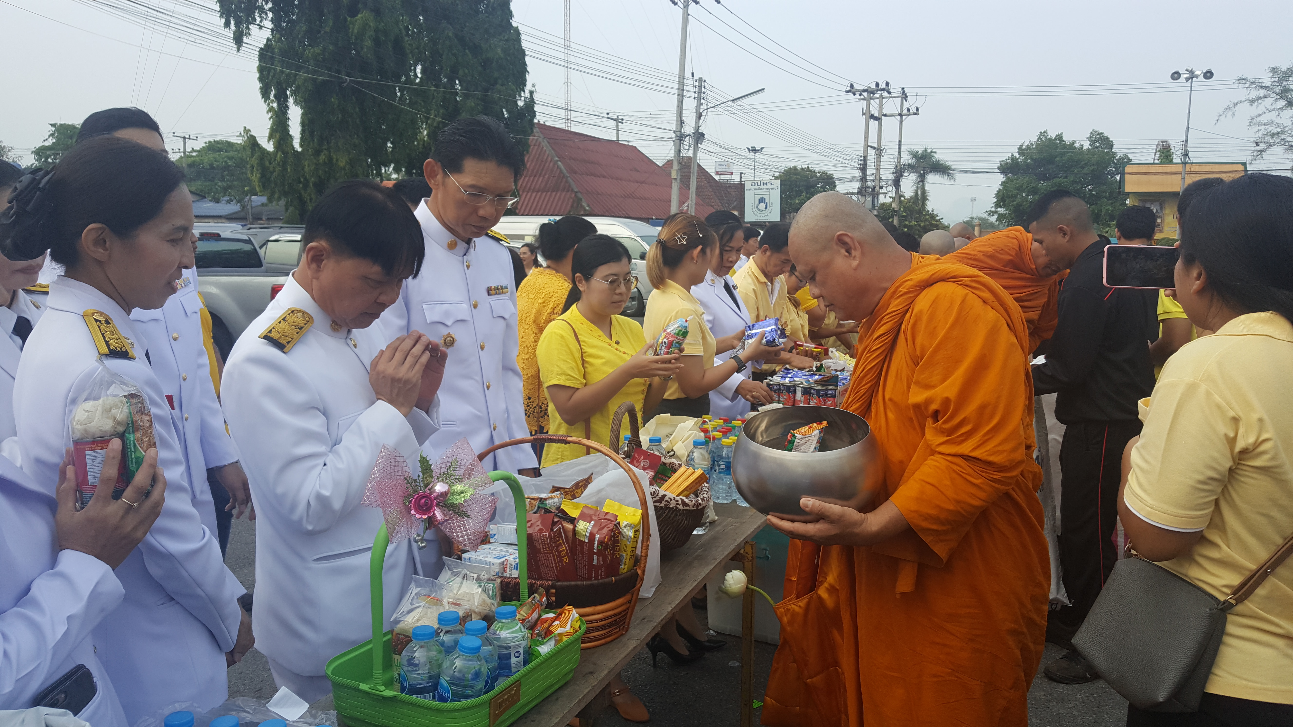 CDD@KAN>>>คณะข้าราชการ สพจ.กาญจนบุรี ร่วมพิธ่ีน้อมรำลึก เนื่องในวันคล้ายวันสวรรคตพระบาทสมเด็จพระบรมชนกาธิเบศร มหาภูมิพลอดุลยเดชมหาราช บรมนาถบพิตร