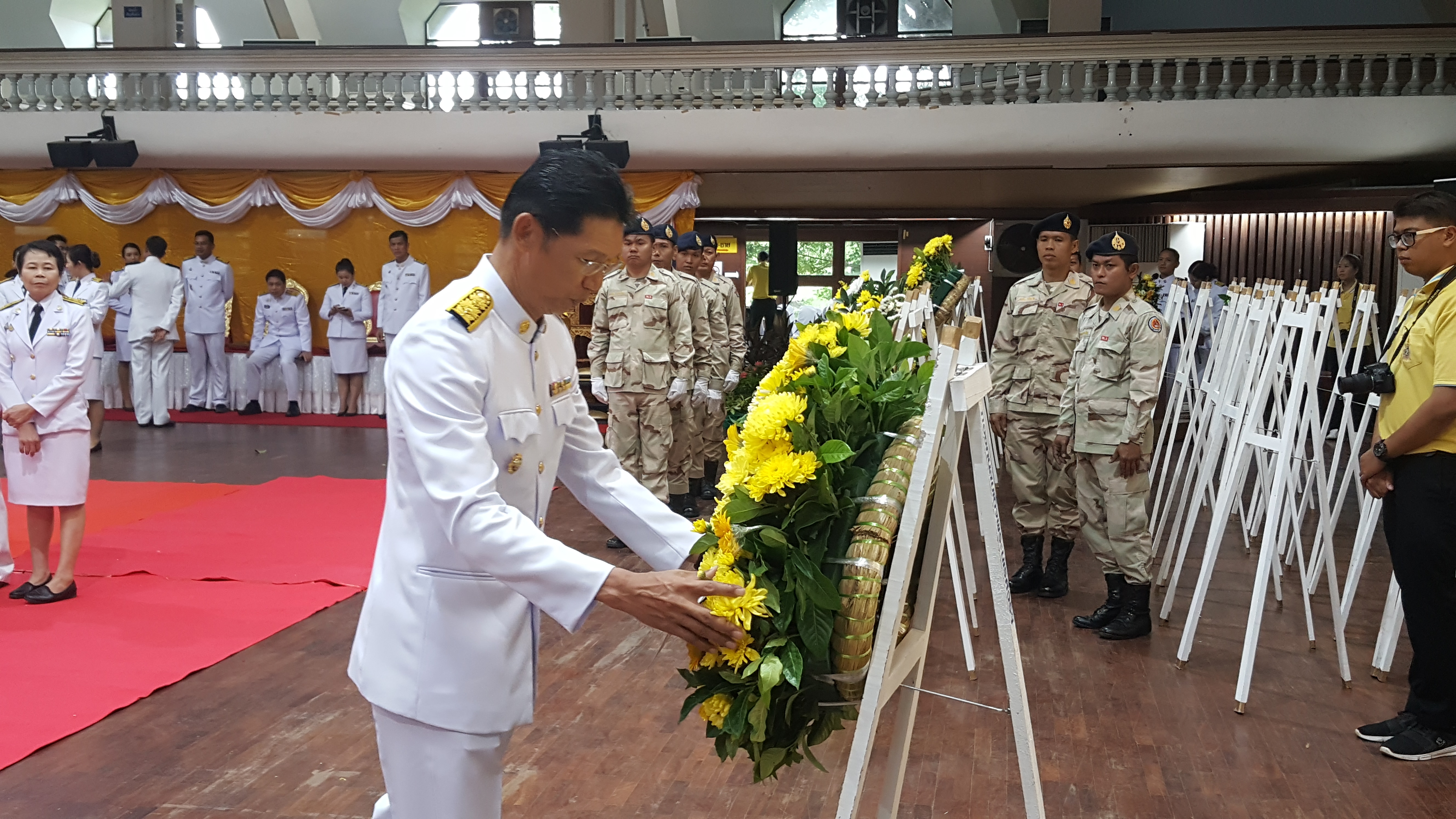 CDD@KAN>>>คณะข้าราชการ สพจ.กาญจนบุรี ร่วมพิธ่ีน้อมรำลึก เนื่องในวันคล้ายวันสวรรคตพระบาทสมเด็จพระบรมชนกาธิเบศร มหาภูมิพลอดุลยเดชมหาราช บรมนาถบพิตร