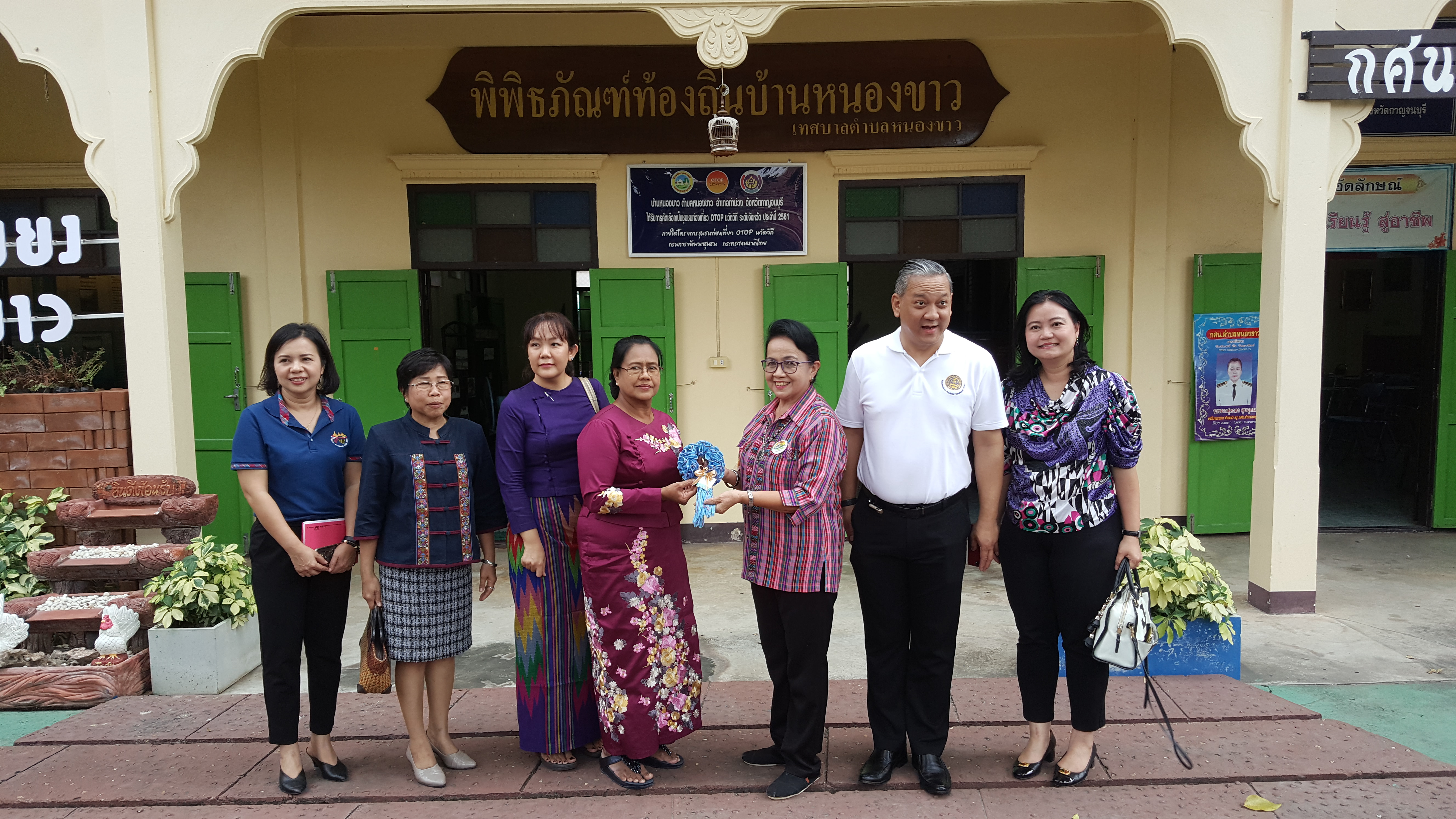 CDD@KAN>>>พัฒนาชุมชนกาญจนบุรี ร่วมต้อนรับคณะผู้แทนรัฐบาลภาคซะไกง์ สาธารณรัฐแห่งสหภาพเมียนมา  ศึกษาดูงานด้านการบริหารจัดการสินค้า OTOP