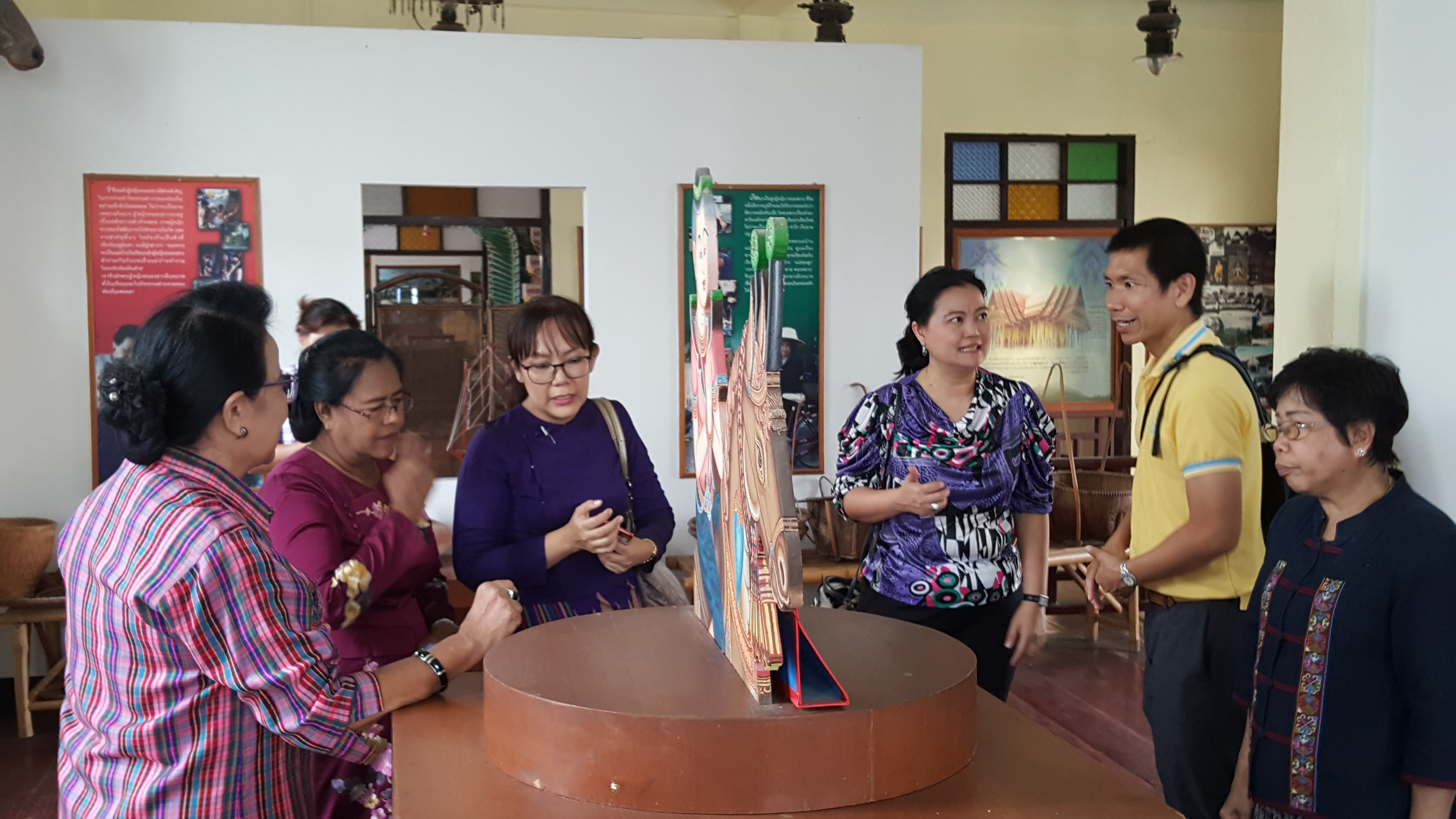 CDD@KAN>>>พัฒนาชุมชนกาญจนบุรี ร่วมต้อนรับคณะผู้แทนรัฐบาลภาคซะไกง์ สาธารณรัฐแห่งสหภาพเมียนมา  ศึกษาดูงานด้านการบริหารจัดการสินค้า OTOP