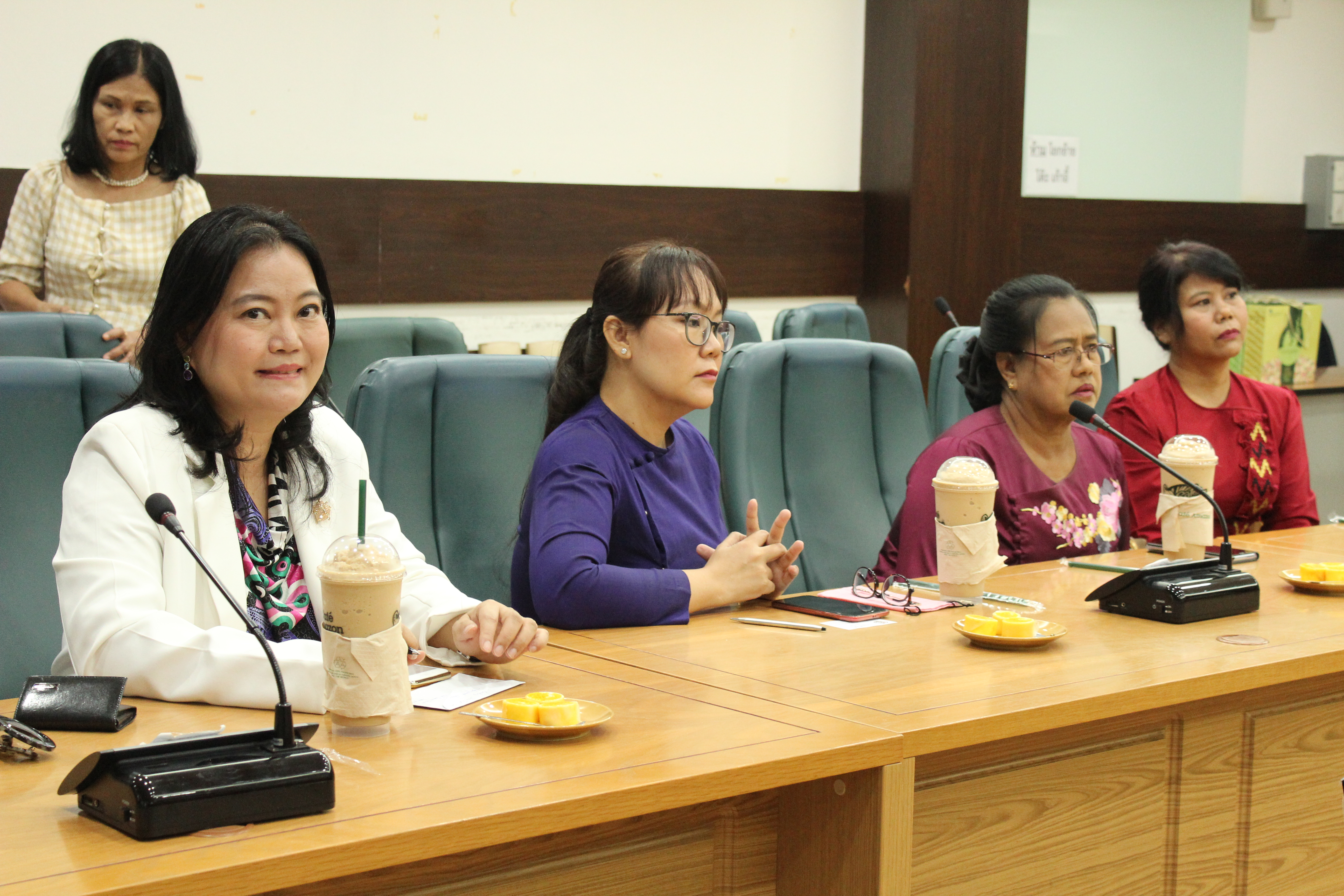 CDD@KAN>>>พัฒนาชุมชนกาญจนบุรี ร่วมต้อนรับคณะผู้แทนรัฐบาลภาคซะไกง์ สาธารณรัฐแห่งสหภาพเมียนมา  ศึกษาดูงานด้านการบริหารจัดการสินค้า OTOP