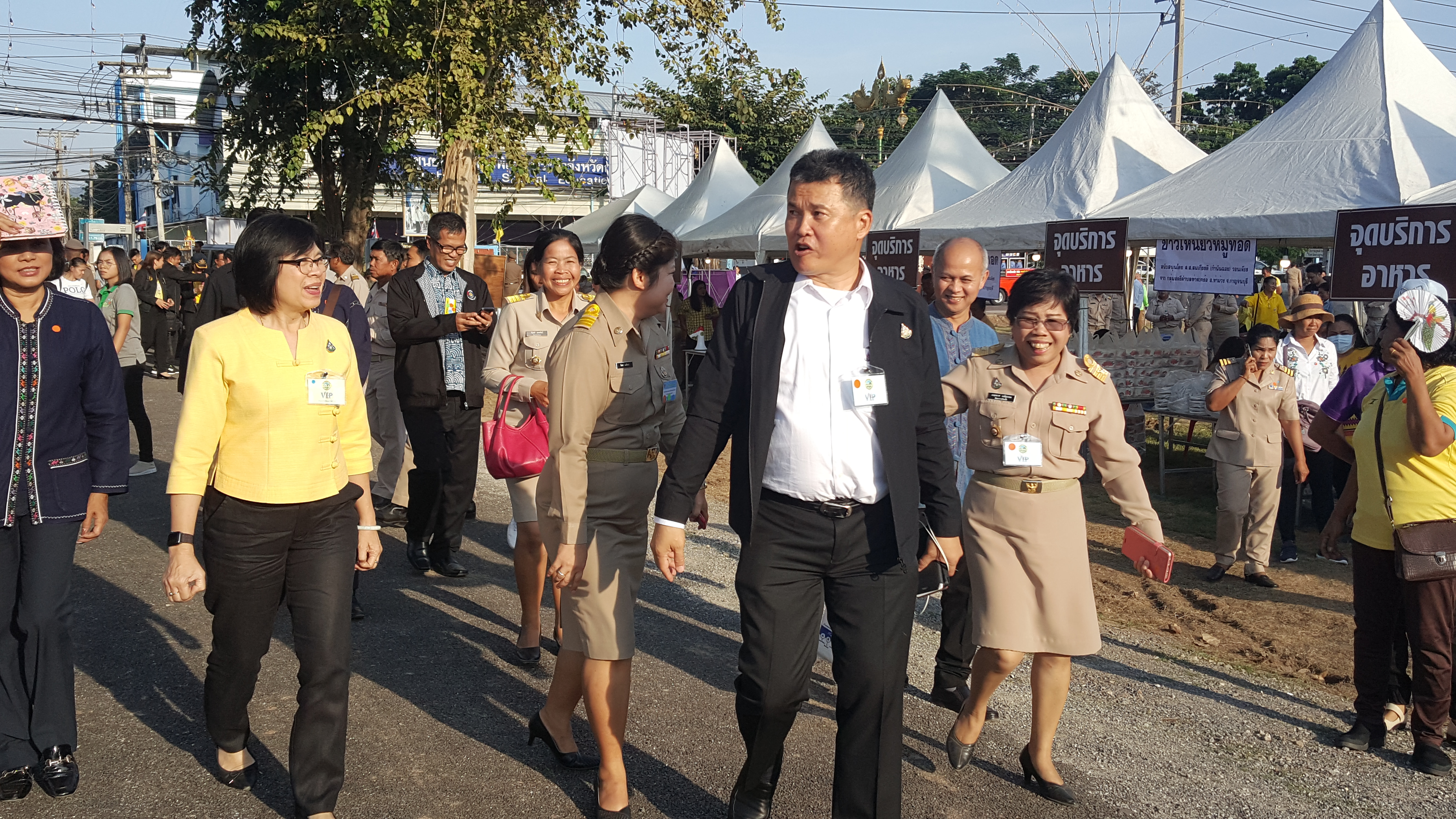 CDD@KAN>>>พัฒนาการจังหวัดกาญจนบุรี ร่วมต้อนรับนายกรัฐมนตรี และอธิบดีกรมการพัฒนาชุมชน