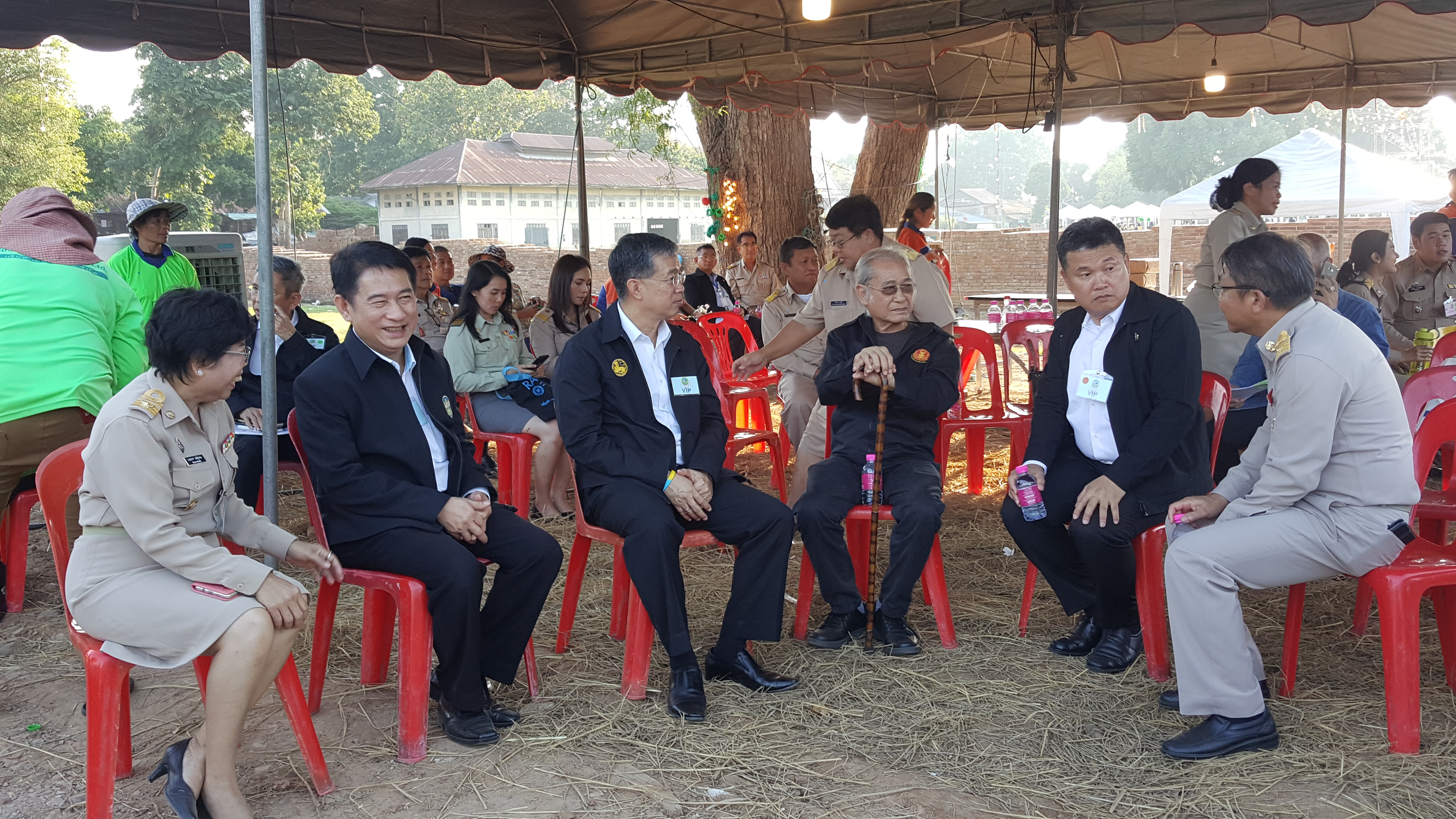 CDD@KAN>>>พัฒนาการจังหวัดกาญจนบุรี ร่วมต้อนรับนายกรัฐมนตรี และอธิบดีกรมการพัฒนาชุมชน