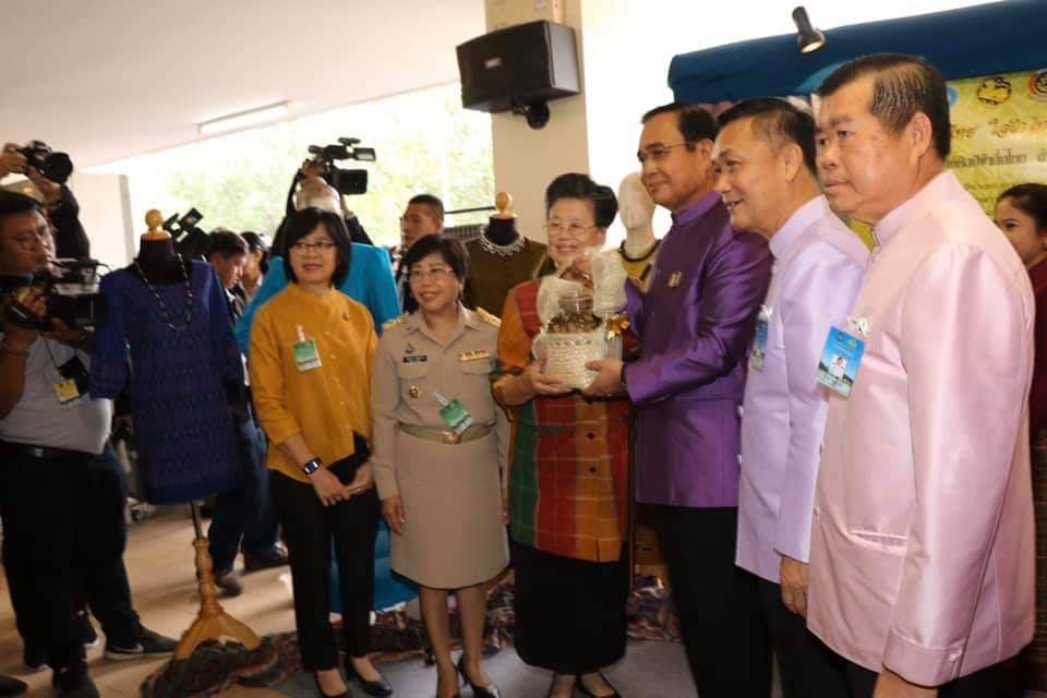 CDD@KAN>>>พัฒนาชุมชนกาญจนบุรีร่วมต้อนรับการประชุมคณะรัฐมนตรีสัญจร