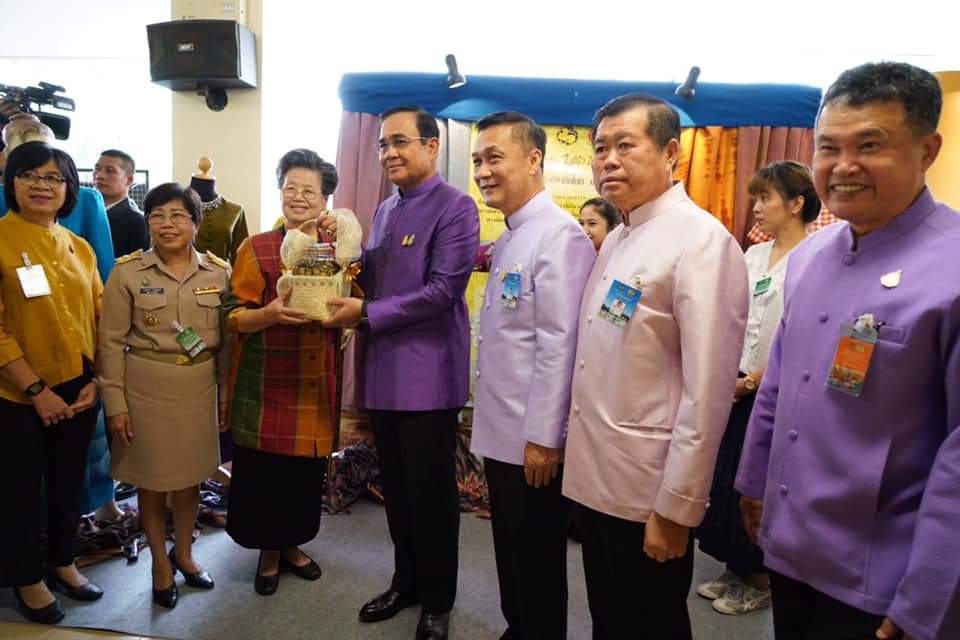 CDD@KAN>>>พัฒนาชุมชนกาญจนบุรีร่วมต้อนรับการประชุมคณะรัฐมนตรีสัญจร