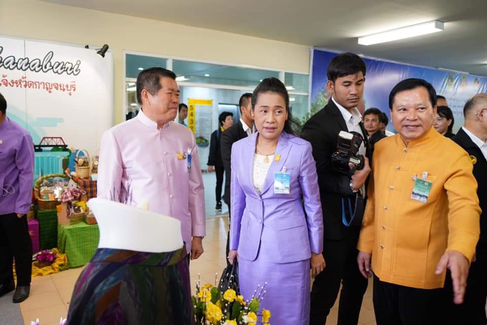 CDD@KAN>>>พัฒนาชุมชนกาญจนบุรีร่วมต้อนรับการประชุมคณะรัฐมนตรีสัญจร