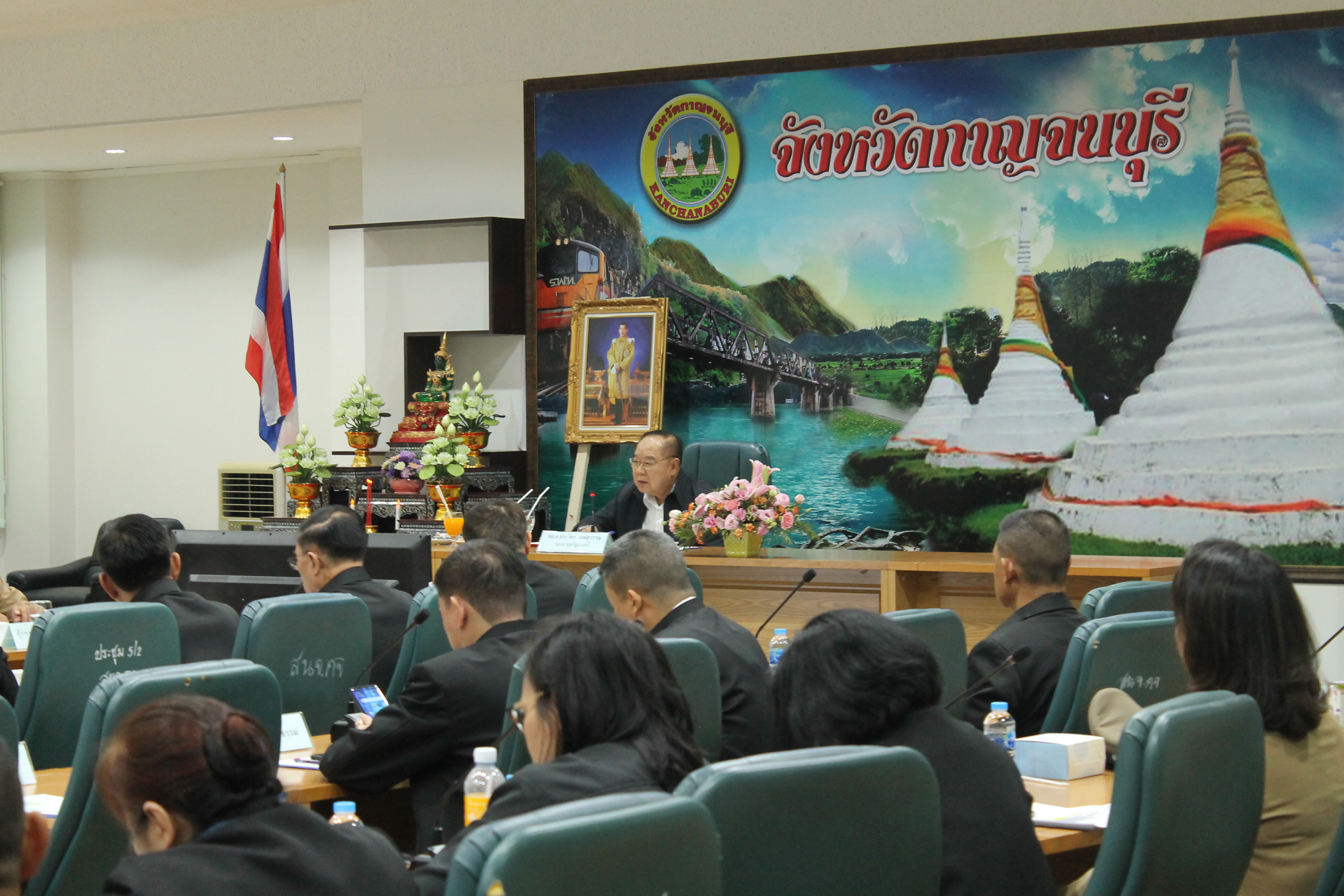 CDD@KAN>>>พัฒนาชุมชนกาญจนบุรีร่วมรับการตรวจราชการและรับฟังผลการปฏิบัติงานตามนโยบายของรัฐบาลในด้านต่างๆของจังหวัดกาญจนบุรี