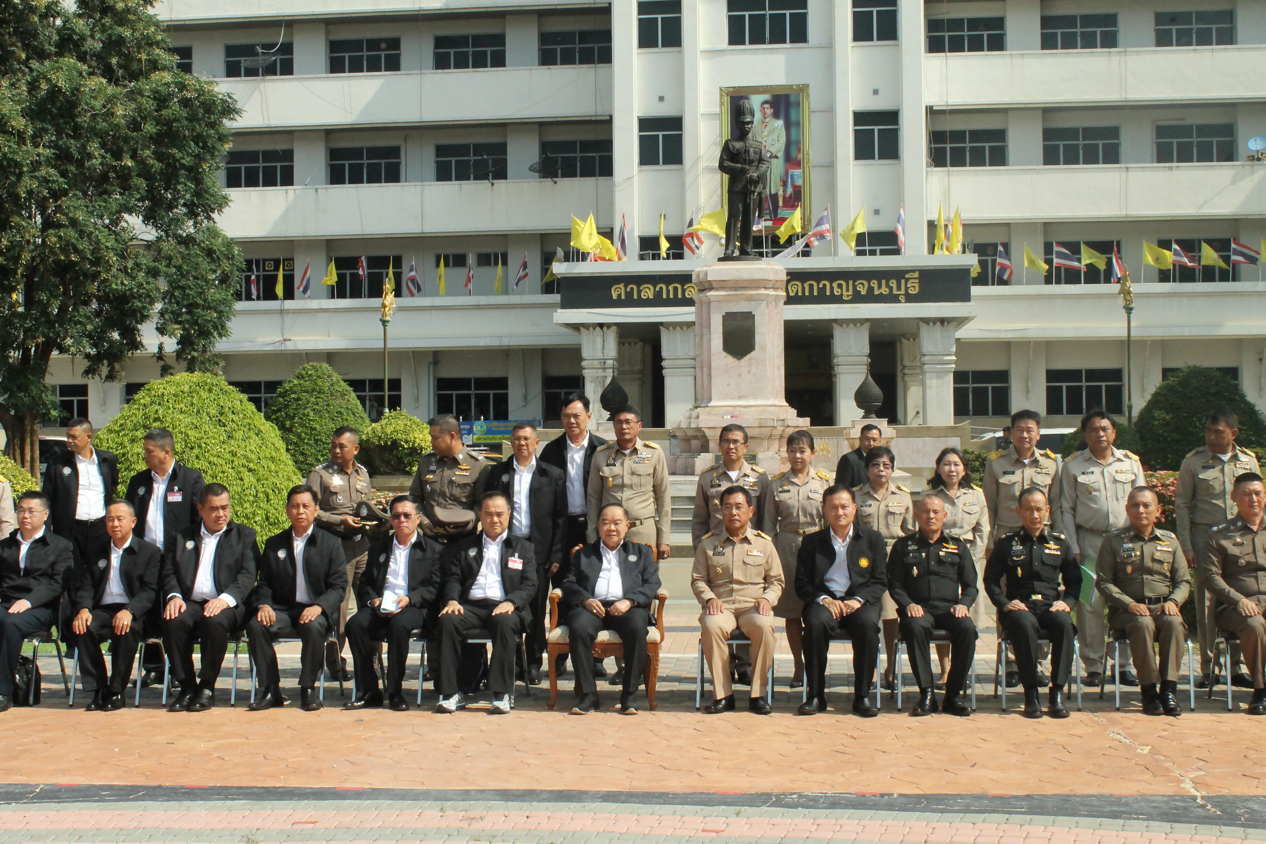 CDD@KAN>>>พัฒนาชุมชนกาญจนบุรีร่วมรับการตรวจราชการและรับฟังผลการปฏิบัติงานตามนโยบายของรัฐบาลในด้านต่างๆของจังหวัดกาญจนบุรี