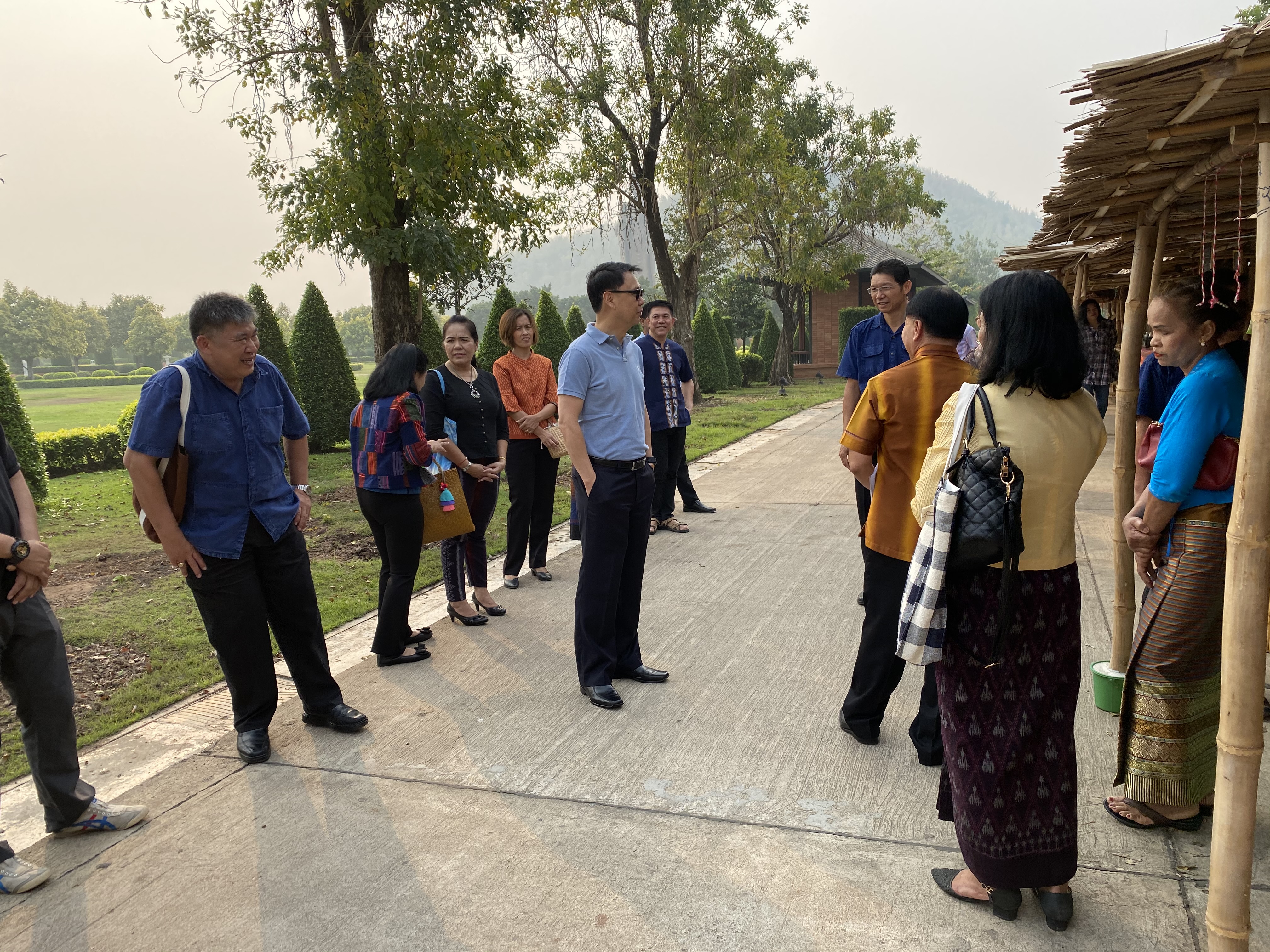 CDD@KAN>>> พช.กาญจน์เตรียมพัฒนาบริเวณพระพุทธเมตตาประชาไทยไตรโลกนาถคันธารราฐอนุสรณ์รับการท่องเที่ยวแบบใหม่