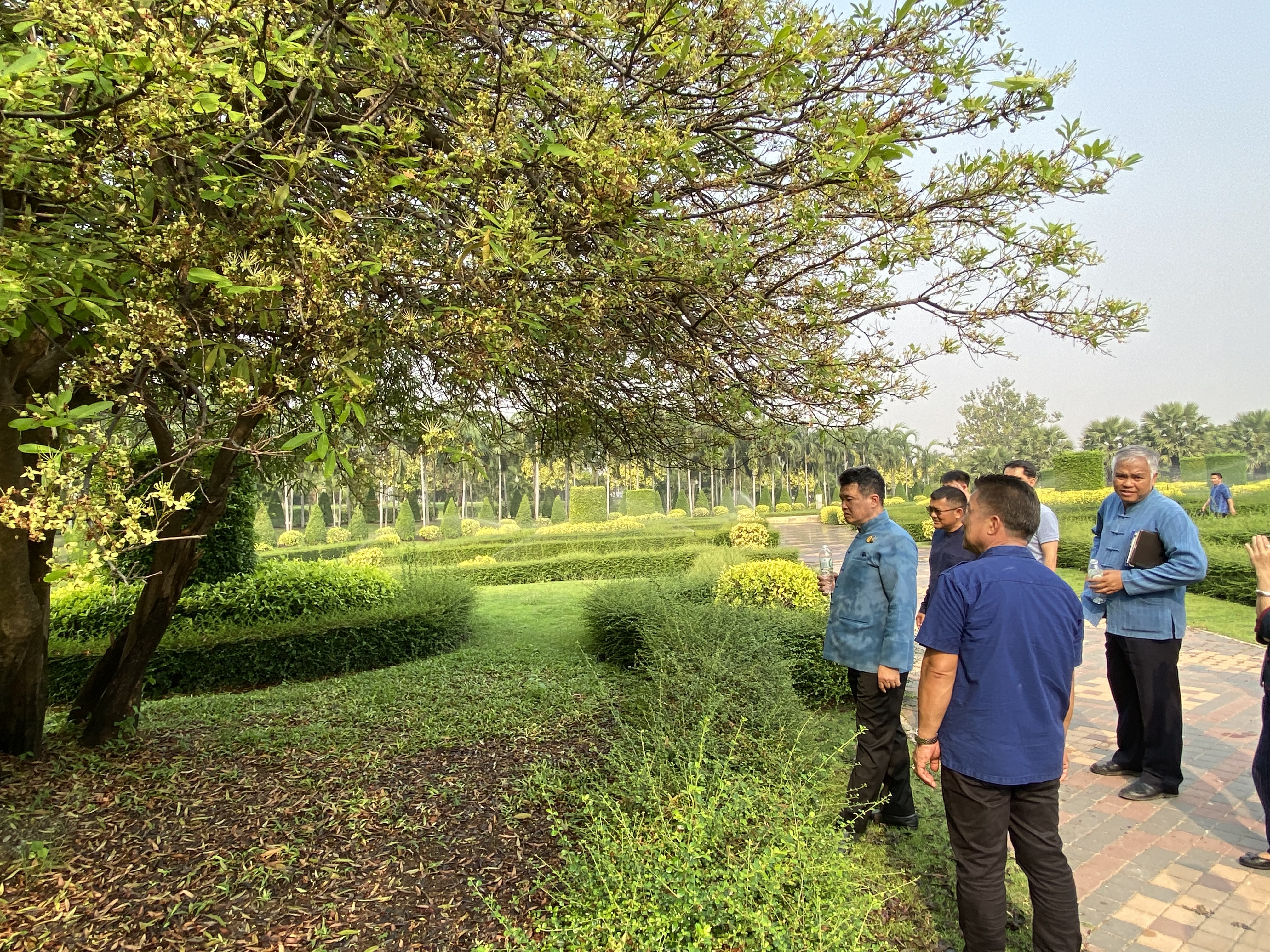 CDD@KAN>>> พช.กาญจน์เตรียมพัฒนาบริเวณพระพุทธเมตตาประชาไทยไตรโลกนาถคันธารราฐอนุสรณ์รับการท่องเที่ยวแบบใหม่