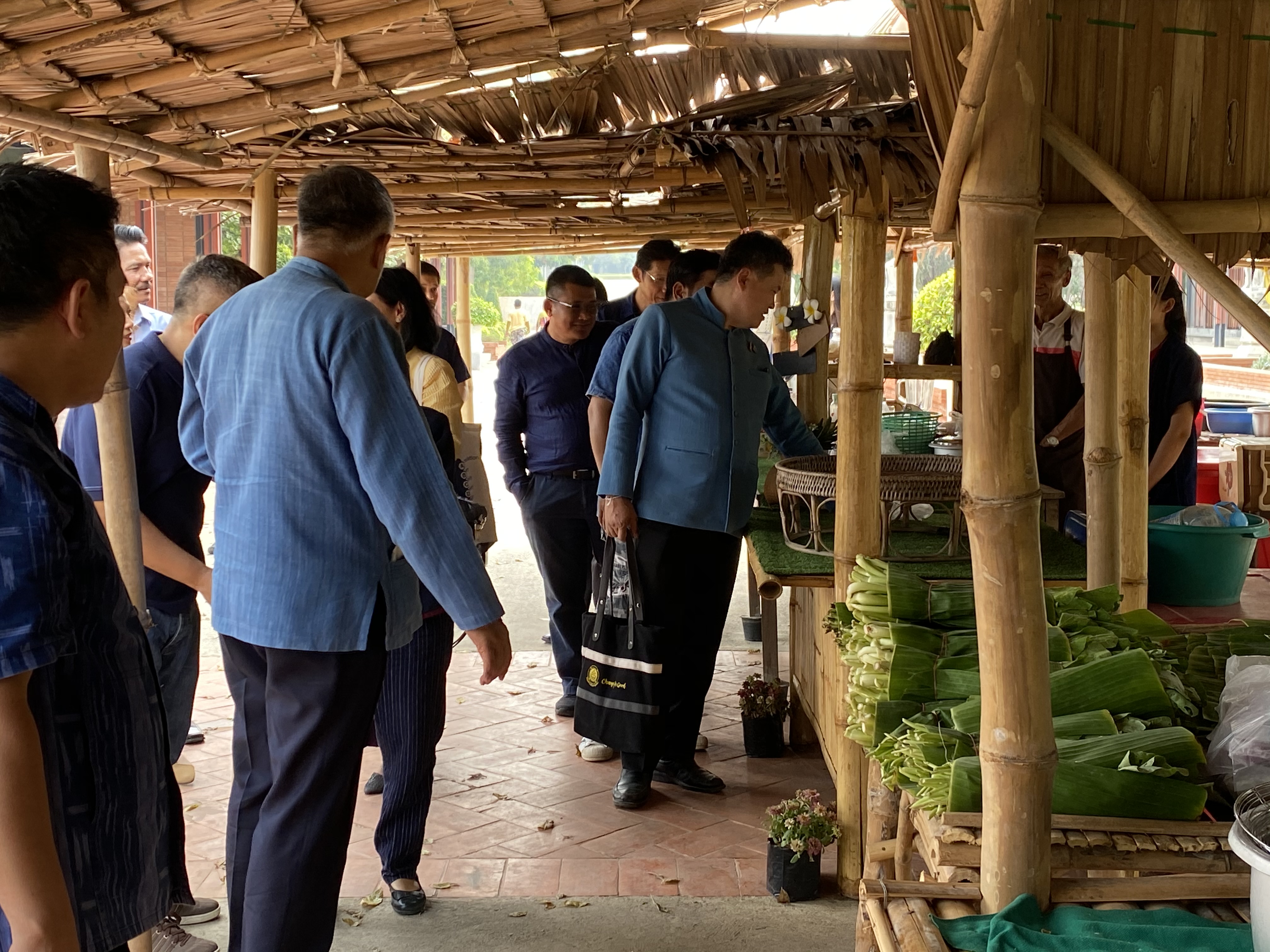 CDD@KAN>>> พช.กาญจน์เตรียมพัฒนาบริเวณพระพุทธเมตตาประชาไทยไตรโลกนาถคันธารราฐอนุสรณ์รับการท่องเที่ยวแบบใหม่