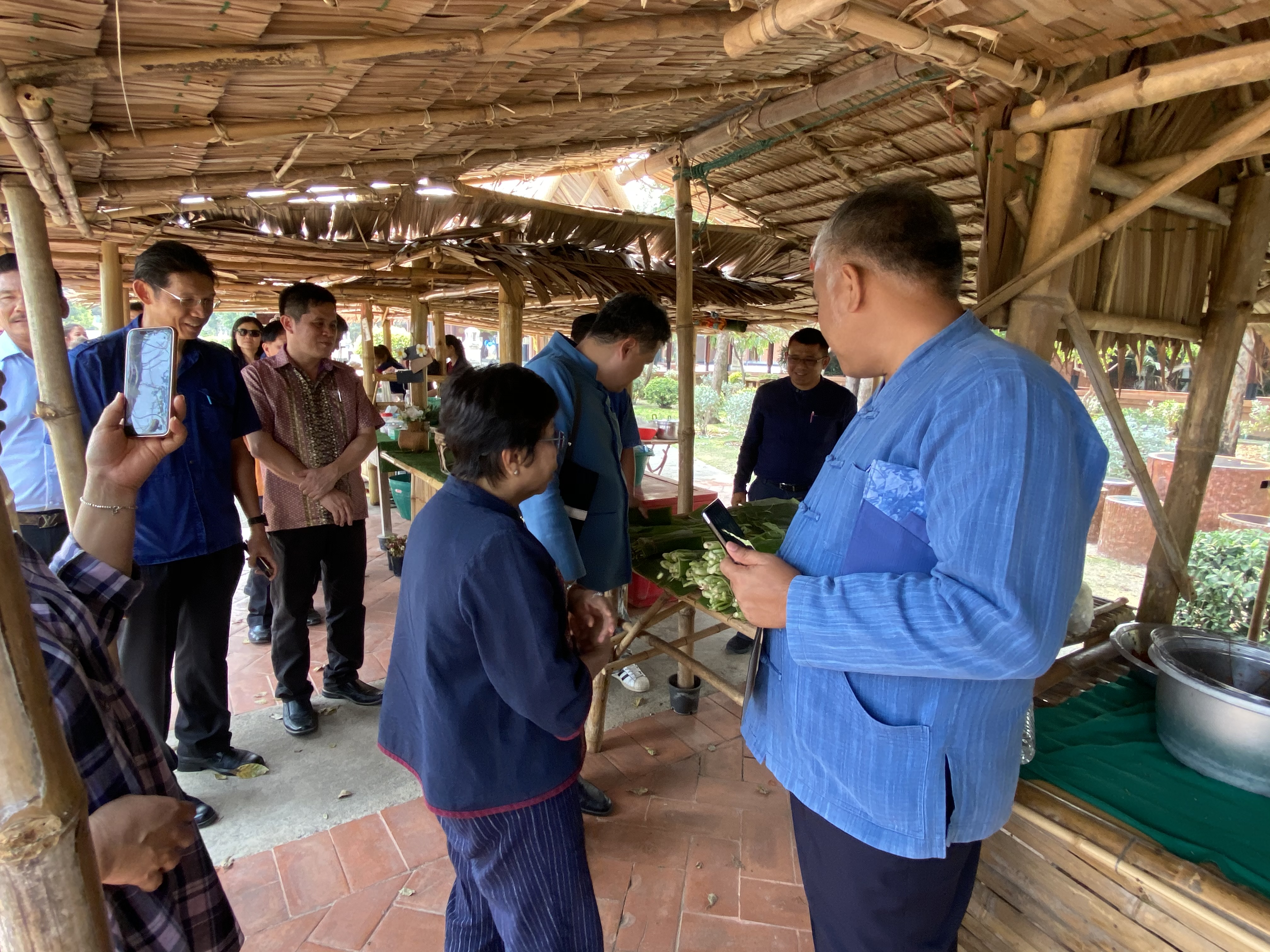 CDD@KAN>>> พช.กาญจน์เตรียมพัฒนาบริเวณพระพุทธเมตตาประชาไทยไตรโลกนาถคันธารราฐอนุสรณ์รับการท่องเที่ยวแบบใหม่