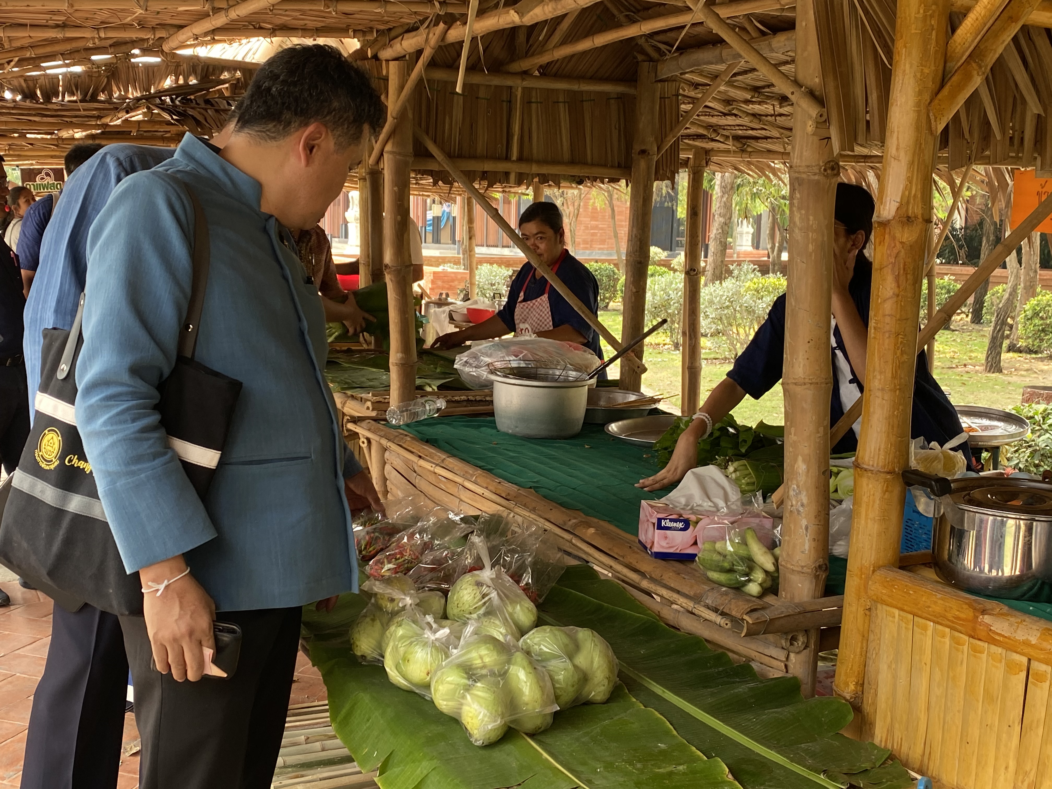 CDD@KAN>>> พช.กาญจน์เตรียมพัฒนาบริเวณพระพุทธเมตตาประชาไทยไตรโลกนาถคันธารราฐอนุสรณ์รับการท่องเที่ยวแบบใหม่