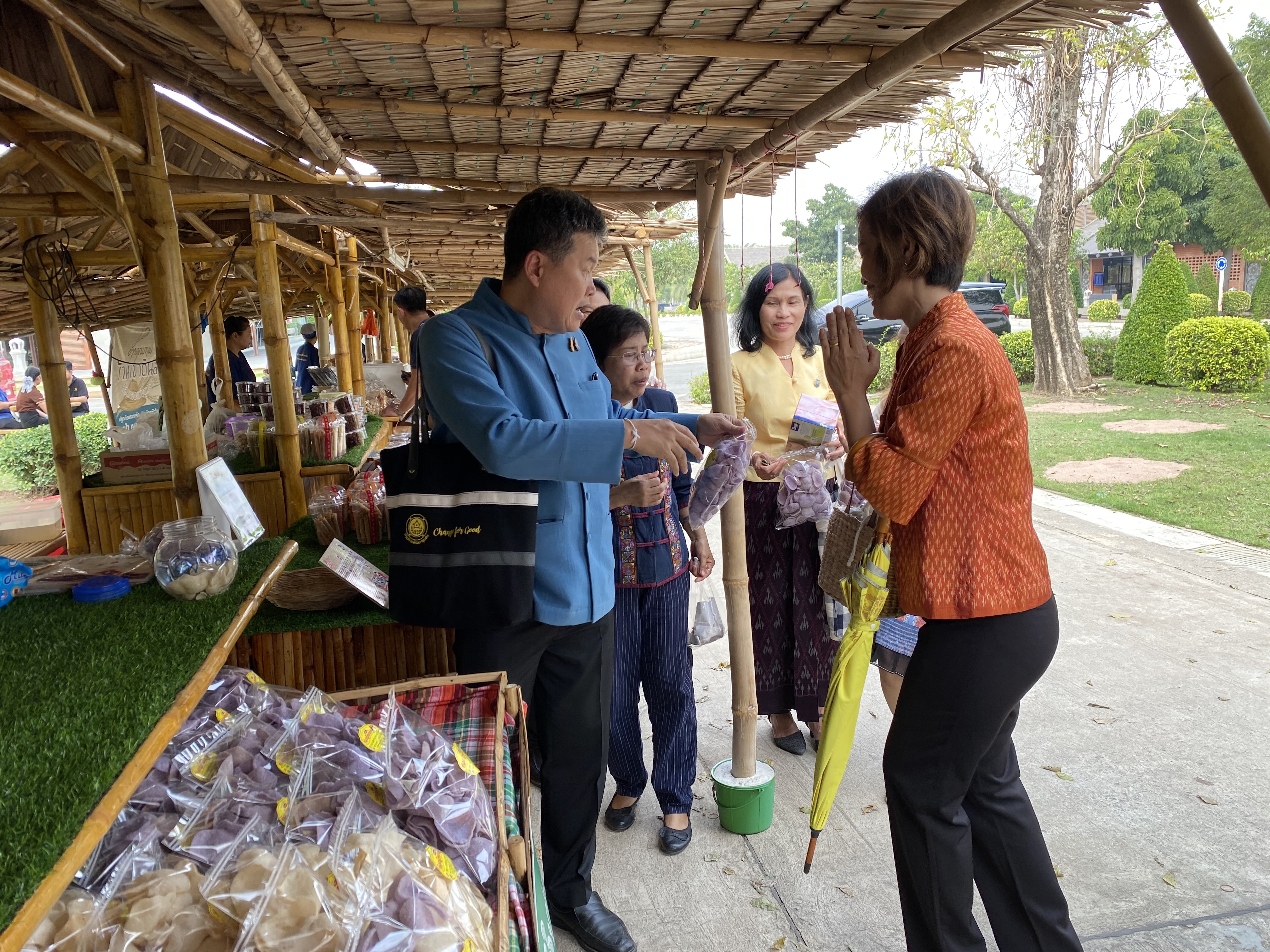 CDD@KAN>>> พช.กาญจน์เตรียมพัฒนาบริเวณพระพุทธเมตตาประชาไทยไตรโลกนาถคันธารราฐอนุสรณ์รับการท่องเที่ยวแบบใหม่