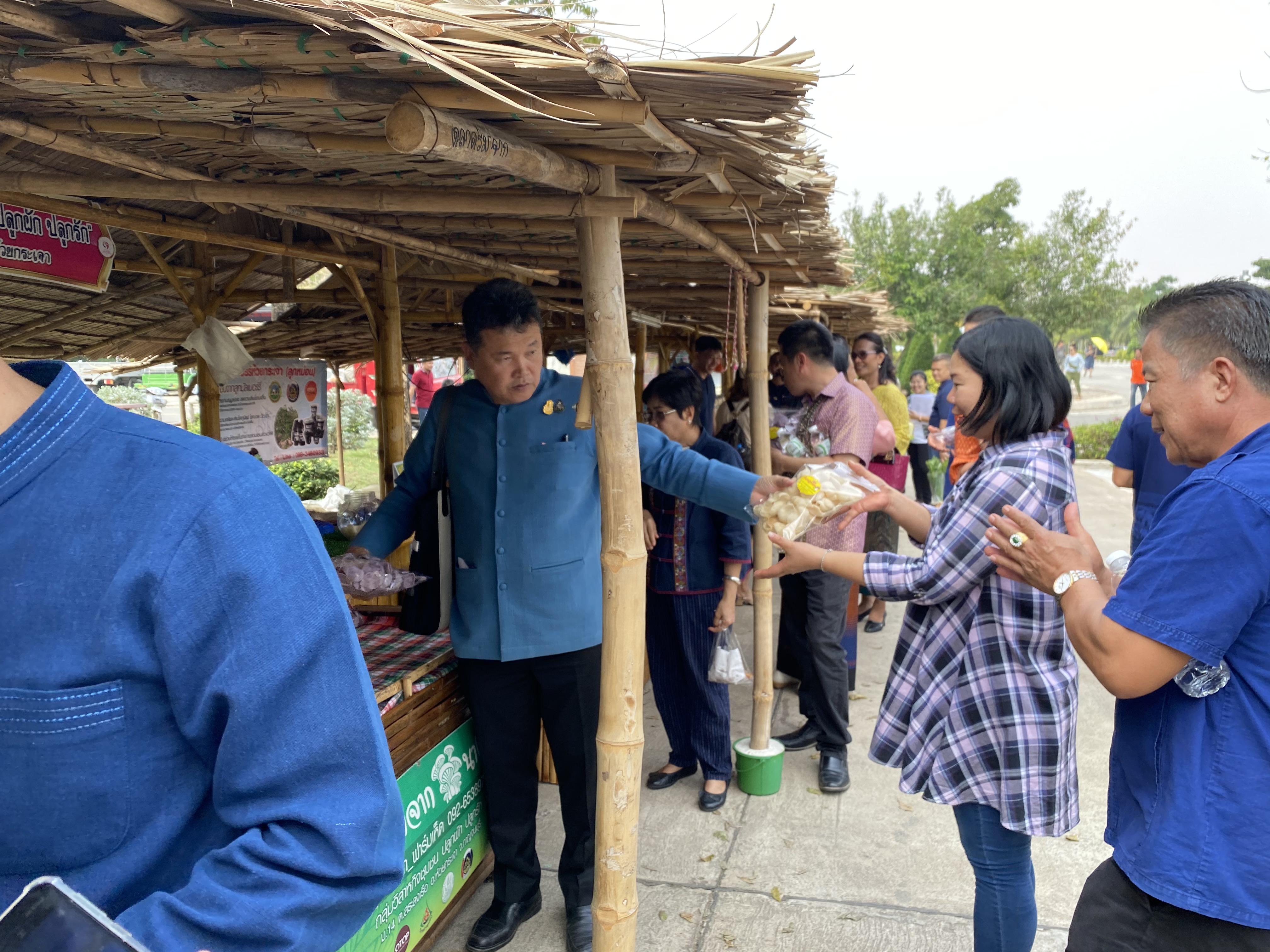 CDD@KAN>>> พช.กาญจน์เตรียมพัฒนาบริเวณพระพุทธเมตตาประชาไทยไตรโลกนาถคันธารราฐอนุสรณ์รับการท่องเที่ยวแบบใหม่