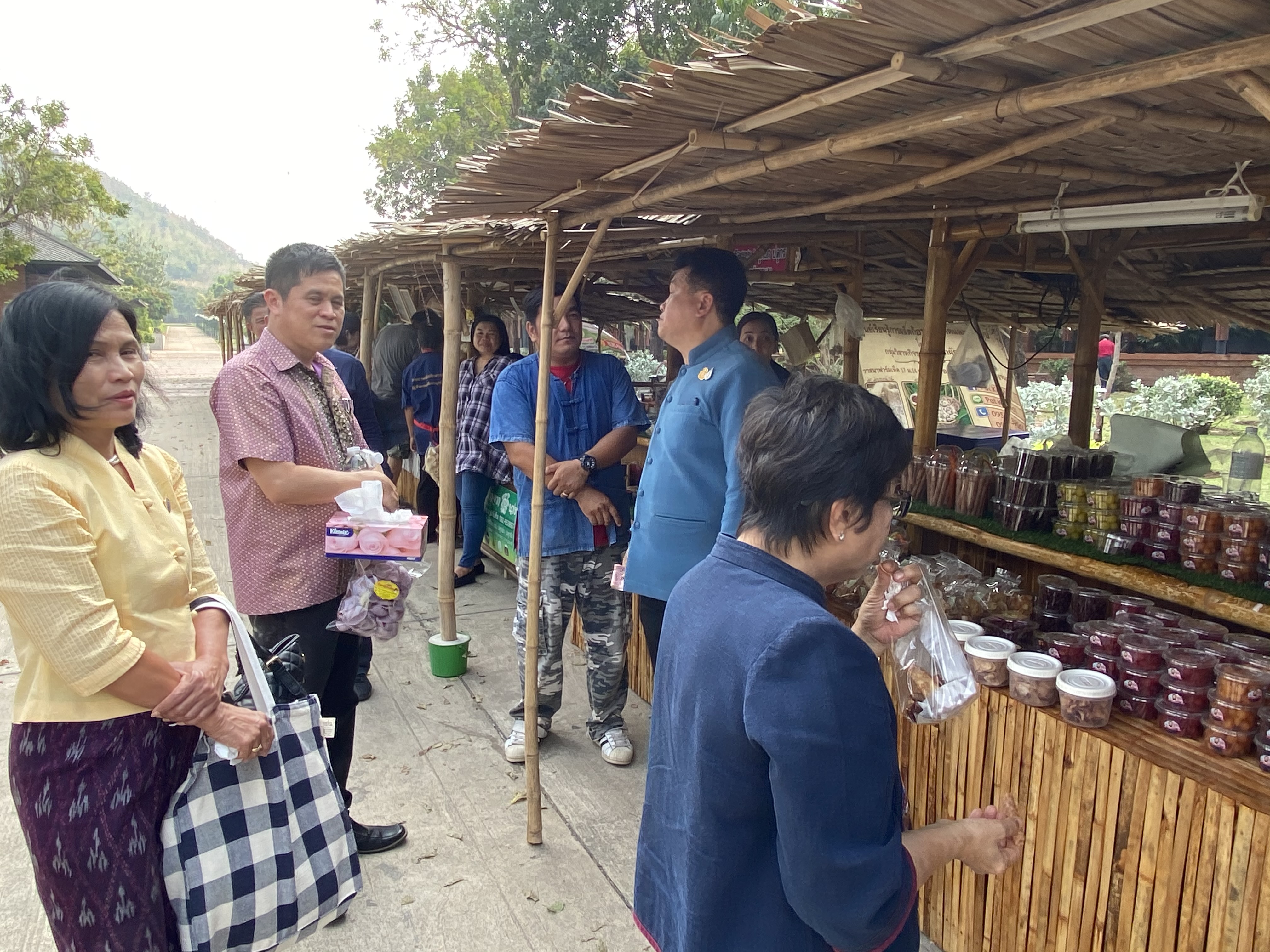 CDD@KAN>>> พช.กาญจน์เตรียมพัฒนาบริเวณพระพุทธเมตตาประชาไทยไตรโลกนาถคันธารราฐอนุสรณ์รับการท่องเที่ยวแบบใหม่