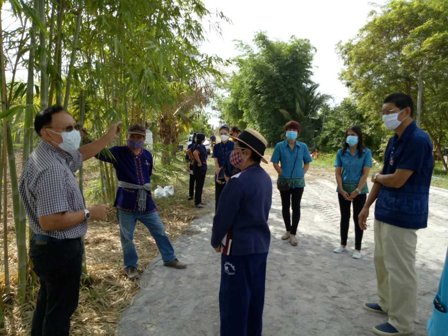 CDD@KAN>>>สตรีกาญจน์ Kick Off โครงการสตรีแบ่งปันรัก ปลูกพืชผักปลอดภัย พร้อมกันทุกพื้นที่