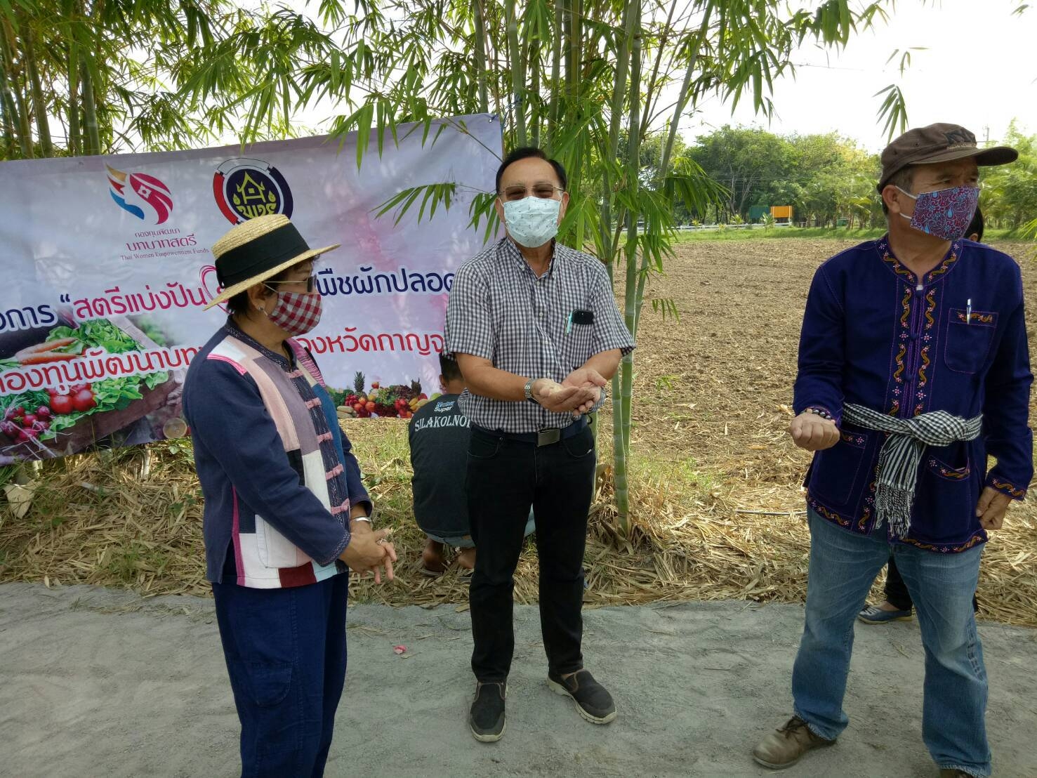 CDD@KAN>>>สตรีกาญจน์ Kick Off โครงการสตรีแบ่งปันรัก ปลูกพืชผักปลอดภัย พร้อมกันทุกพื้นที่
