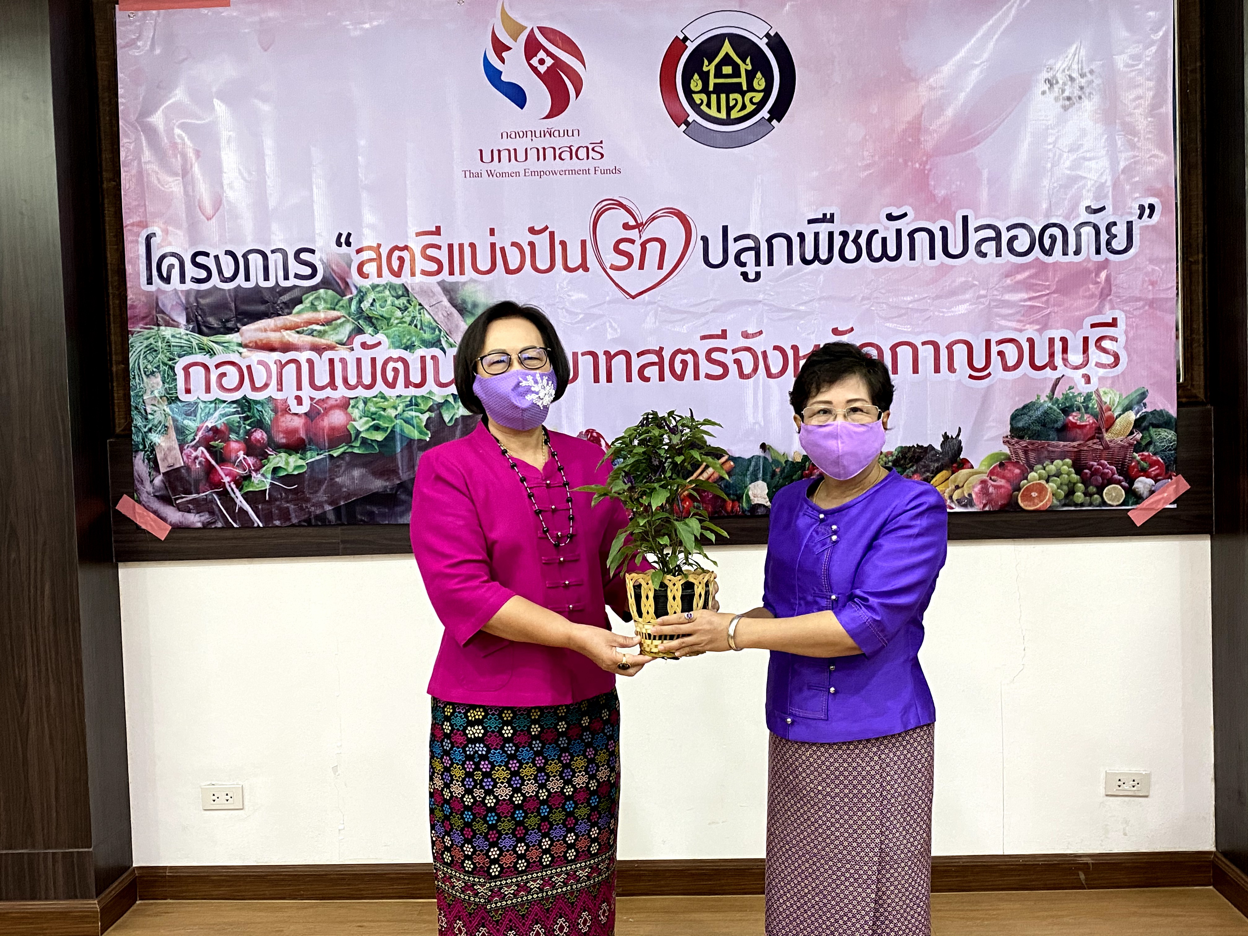 CDD@KAN>>>พัฒนาชุมชนกาญจนบุรีจัดการประชุมคณะทำงานขับเคลื่อนกองทุนพัฒนาบทบาทสตรีจังหวัดกาญจนบุรี ครั้งที่ 4/2563
