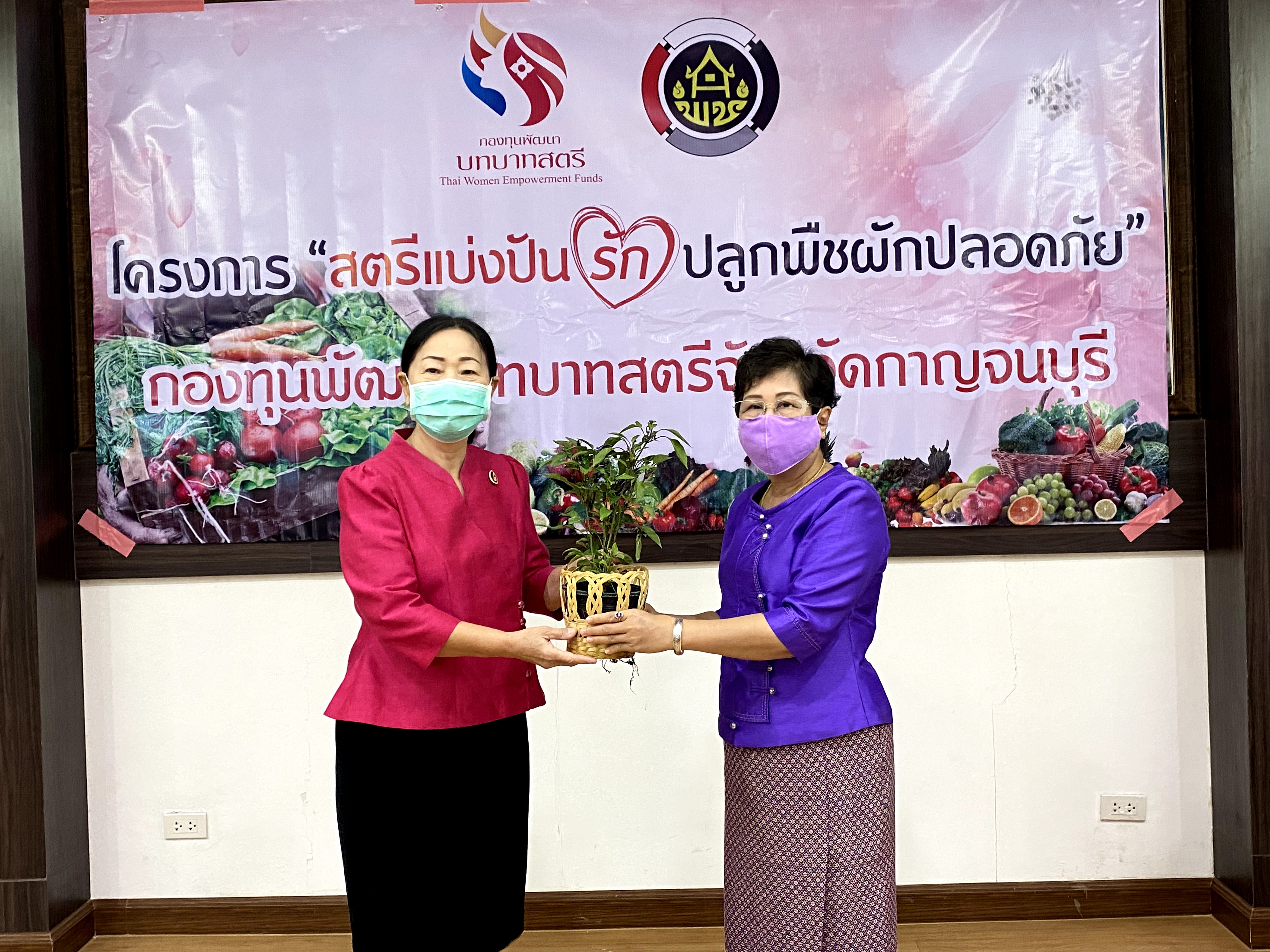 CDD@KAN>>>พัฒนาชุมชนกาญจนบุรีจัดการประชุมคณะทำงานขับเคลื่อนกองทุนพัฒนาบทบาทสตรีจังหวัดกาญจนบุรี ครั้งที่ 4/2563