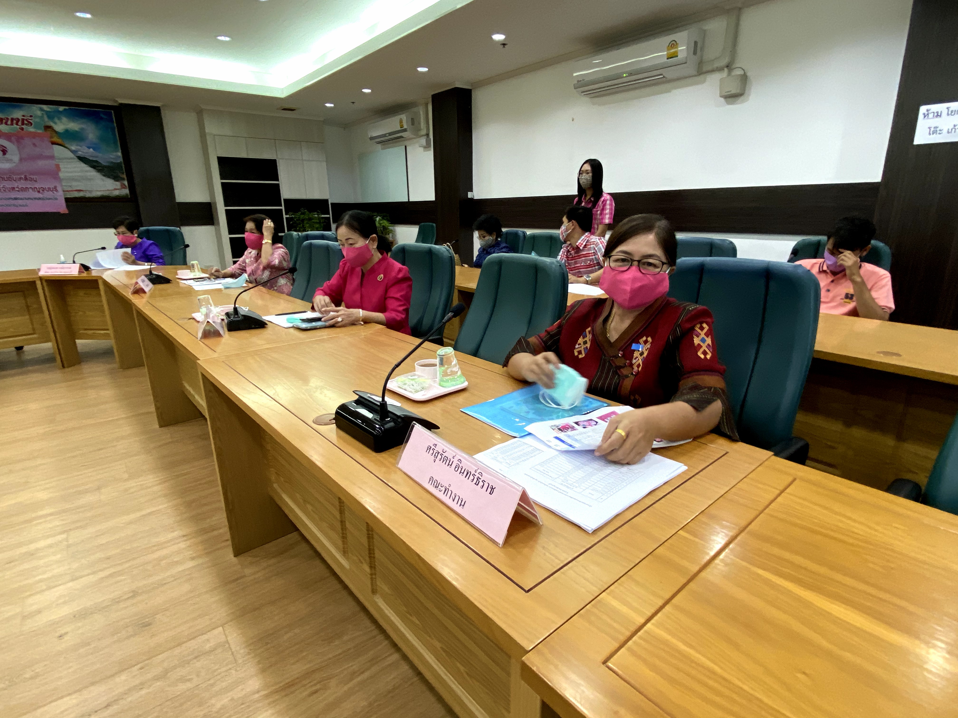 CDD@KAN>>>พัฒนาชุมชนกาญจนบุรีจัดการประชุมคณะทำงานขับเคลื่อนกองทุนพัฒนาบทบาทสตรีจังหวัดกาญจนบุรี ครั้งที่ 4/2563