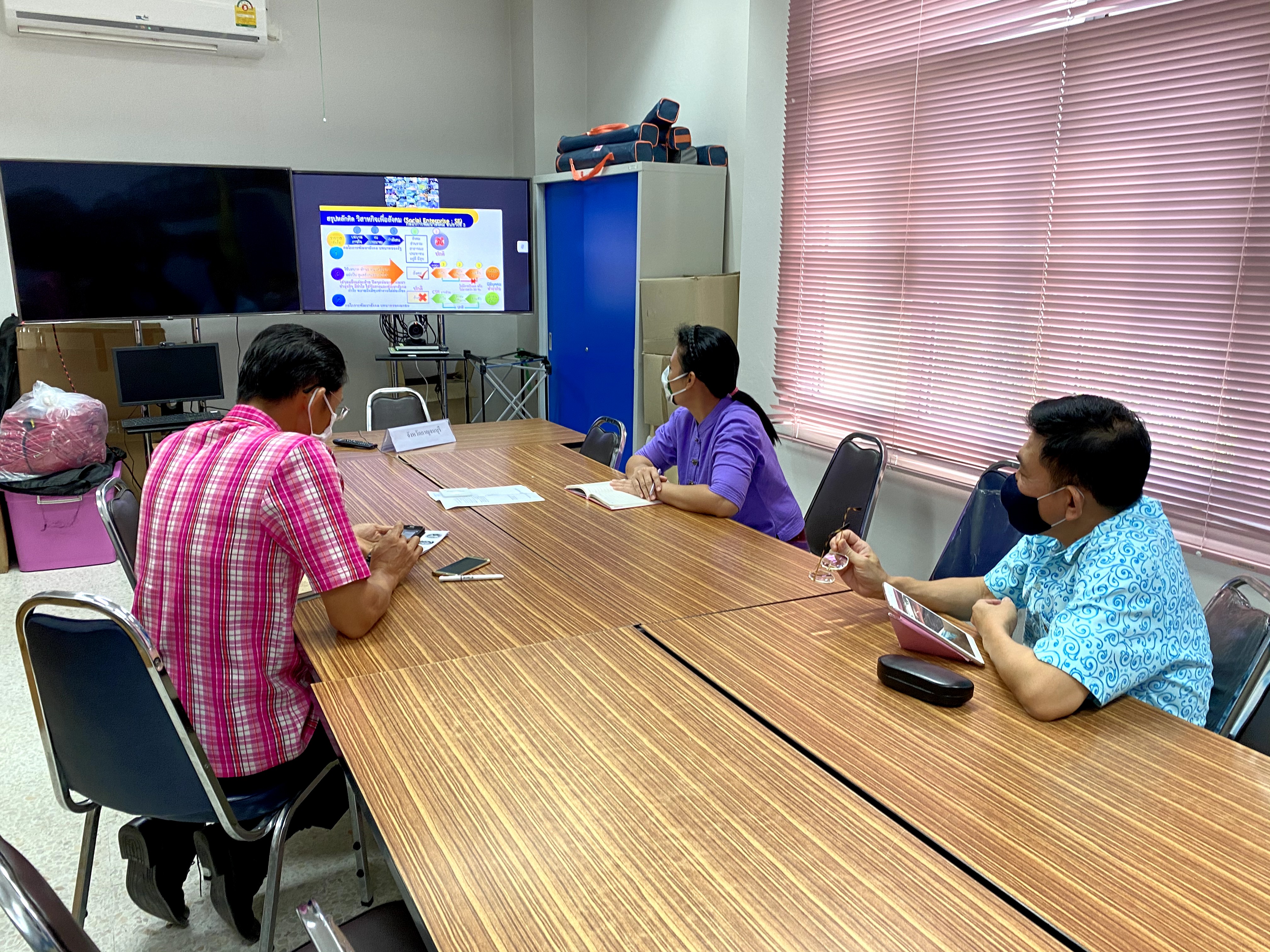 CDD@KAN>>>ร่วมรับฟังการประชุมขับเคลื่อนการพัฒนาเศรษฐกิจฐานรากและประชารัฐ ผ่านระบบวีดีทัศน์ทางไกล (Video Conference) จากกรมการพัฒนาชุมชน