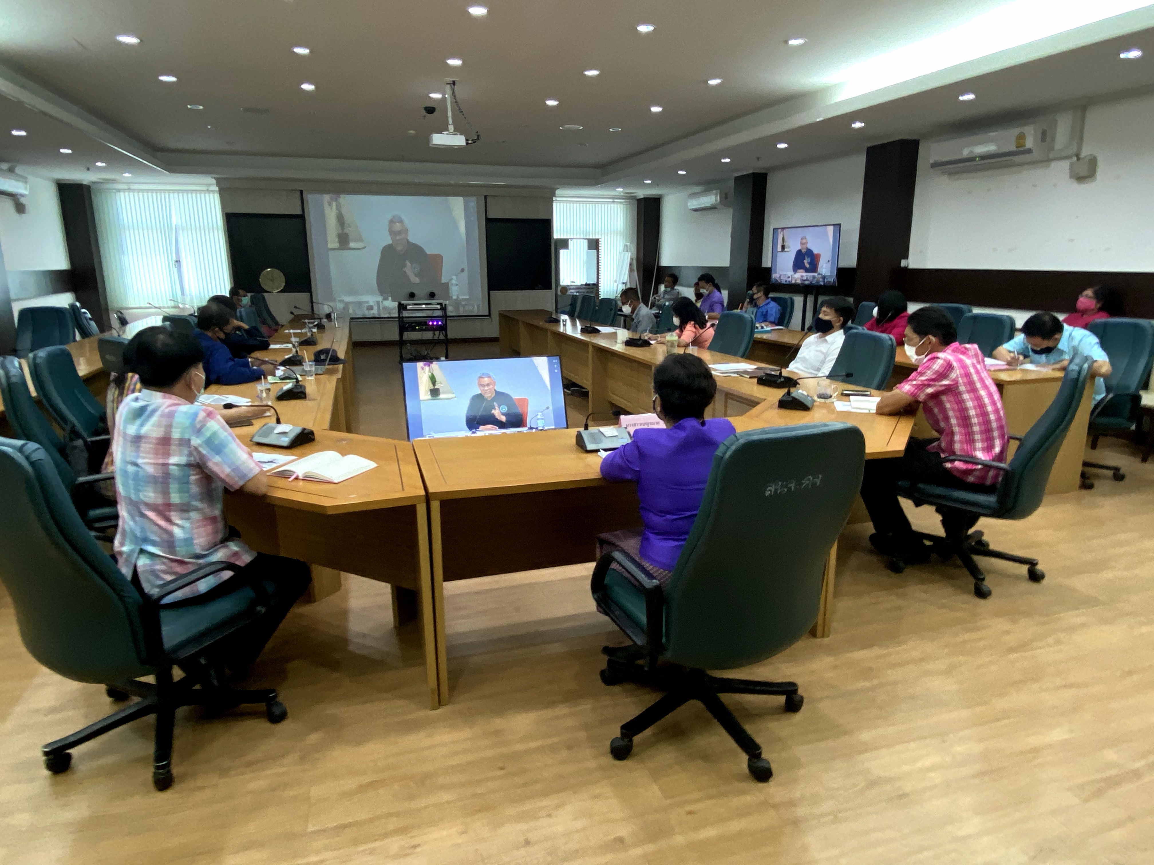 CDD@KAN>>>พัฒนาชุมชนกาญจนบุรี ร่วมการประชุมทางไกล มอบนโยบายการขับเคลื่อนหลักทฤษฎีใหม่ของพระบาทสมเด็จพระเจ้าอยู่หัว รัชกาลที่ 9 ประยุกต์สู่ “โคก หนอง นา โมเดล”