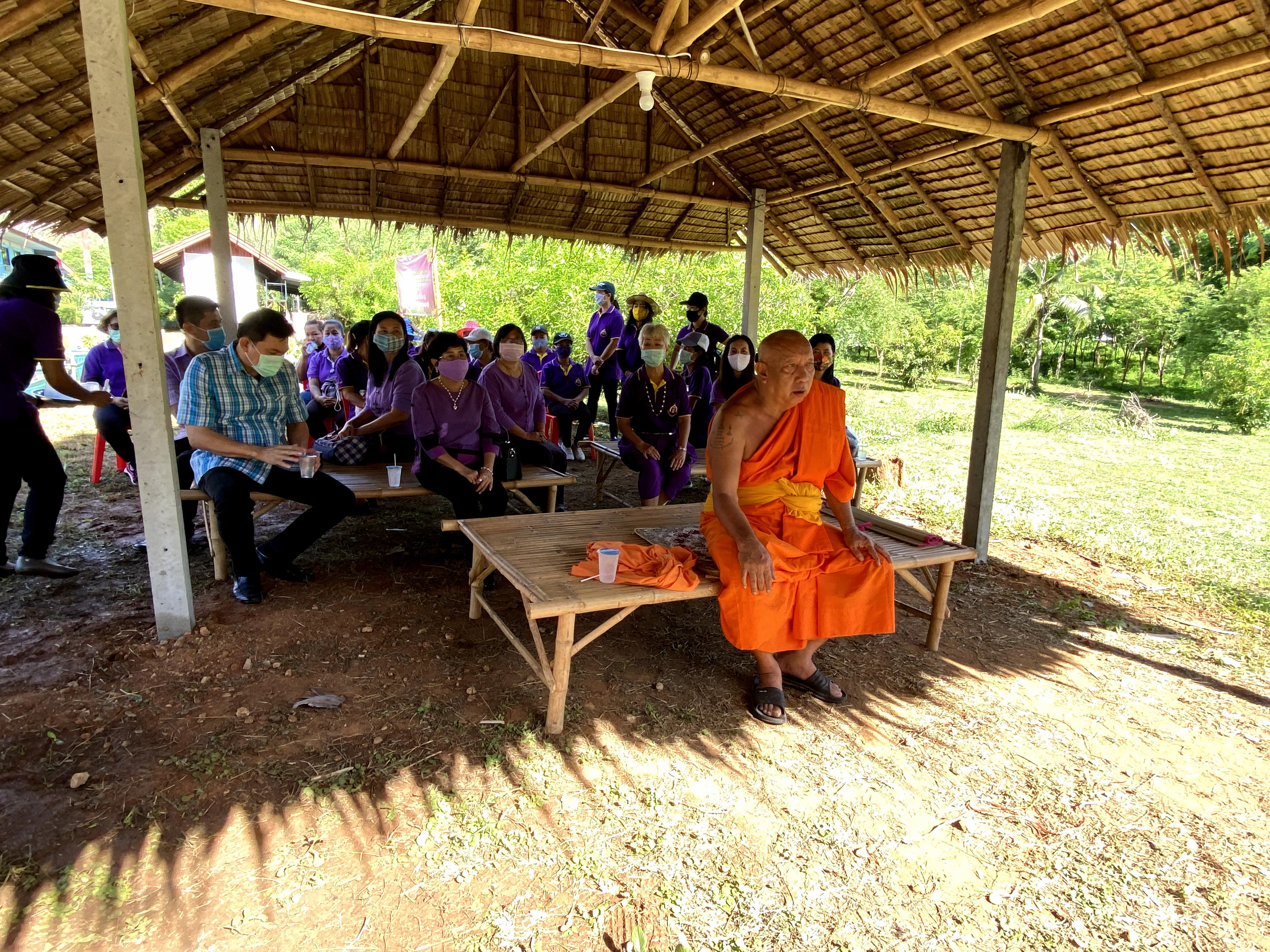 CDD@KAN>>>สตรีอาสาพัฒนาอำเภอเมือง ร่วมปลูกป่าเฉลิมพระเกียรติและผักสวนครัวตามหลักบวร