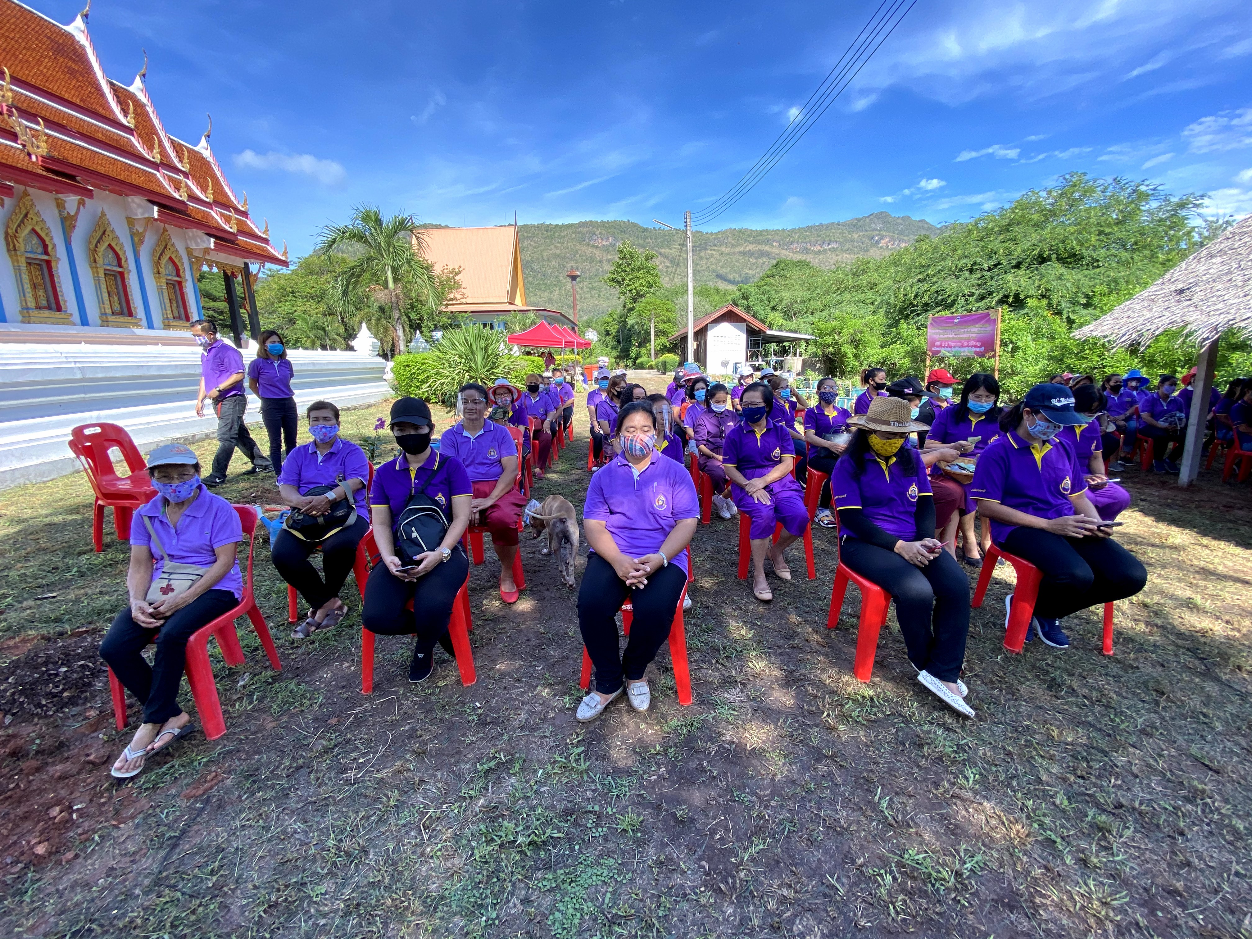 CDD@KAN>>>สตรีอาสาพัฒนาอำเภอเมือง ร่วมปลูกป่าเฉลิมพระเกียรติและผักสวนครัวตามหลักบวร