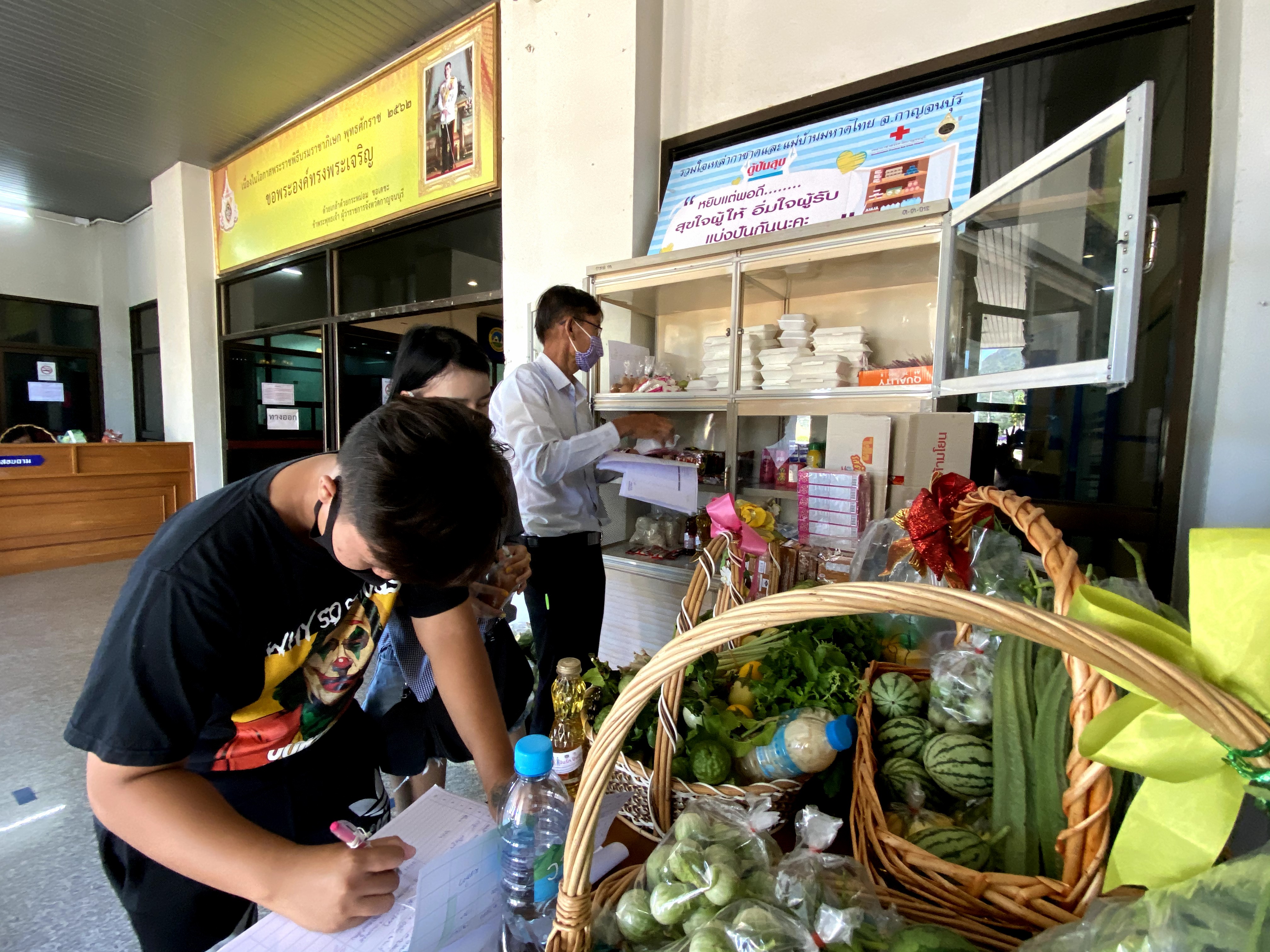 CDD@KAN>>>สตรีเมืองกาญจน์ “ปันรัก ปันสุข” ส่งต่อความมั่นคงทางอาหารสู้โควิด-19