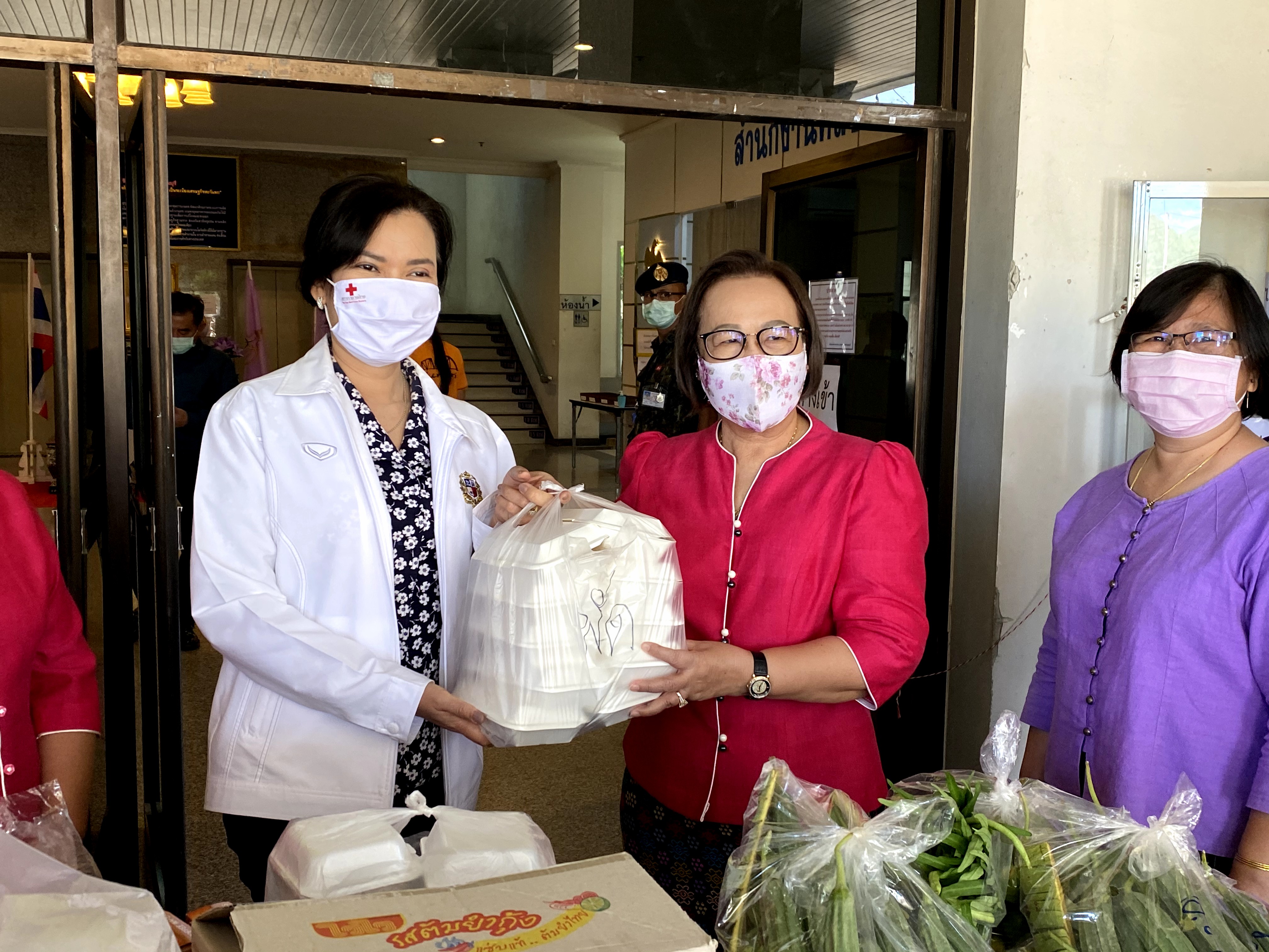 CDD@KAN>>>สตรีเมืองกาญจน์ “ปันรัก ปันสุข” ส่งต่อความมั่นคงทางอาหารสู้โควิด-19