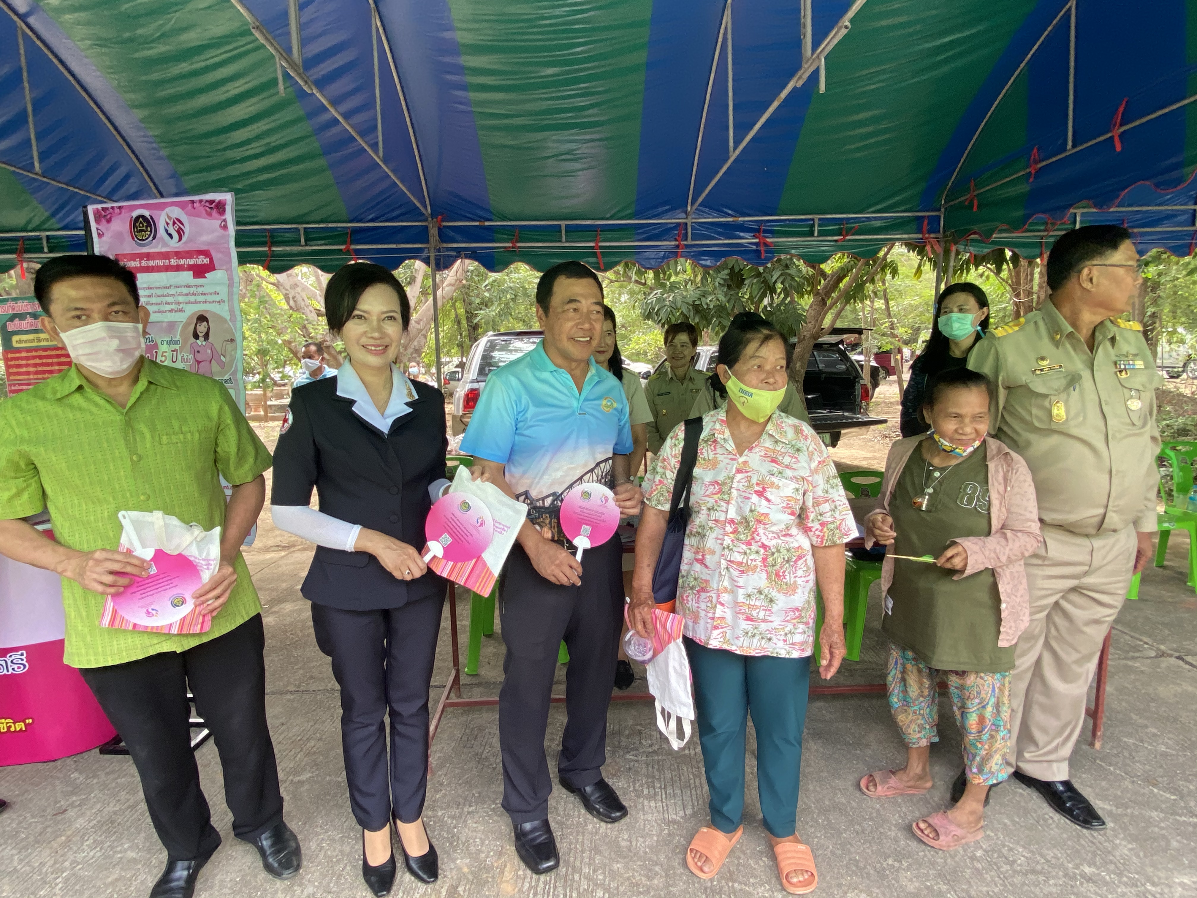 CDD@KAN>>>พช.กาญจน์ร่วมกิจกรรมจังหวัดเคลื่อนที่ให้บริการประชาชน