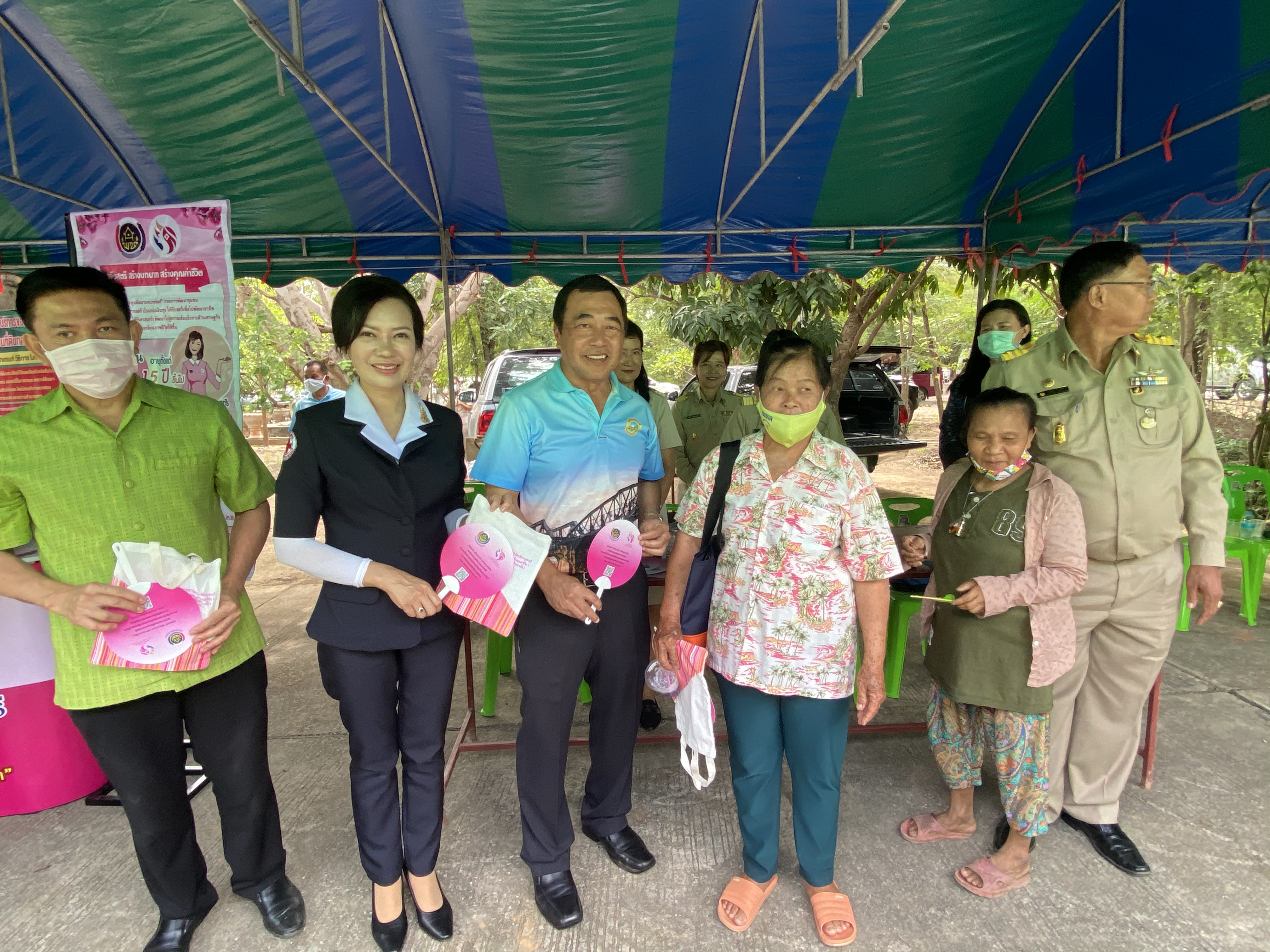CDD@KAN>>>พช.กาญจน์ร่วมกิจกรรมจังหวัดเคลื่อนที่ให้บริการประชาชน