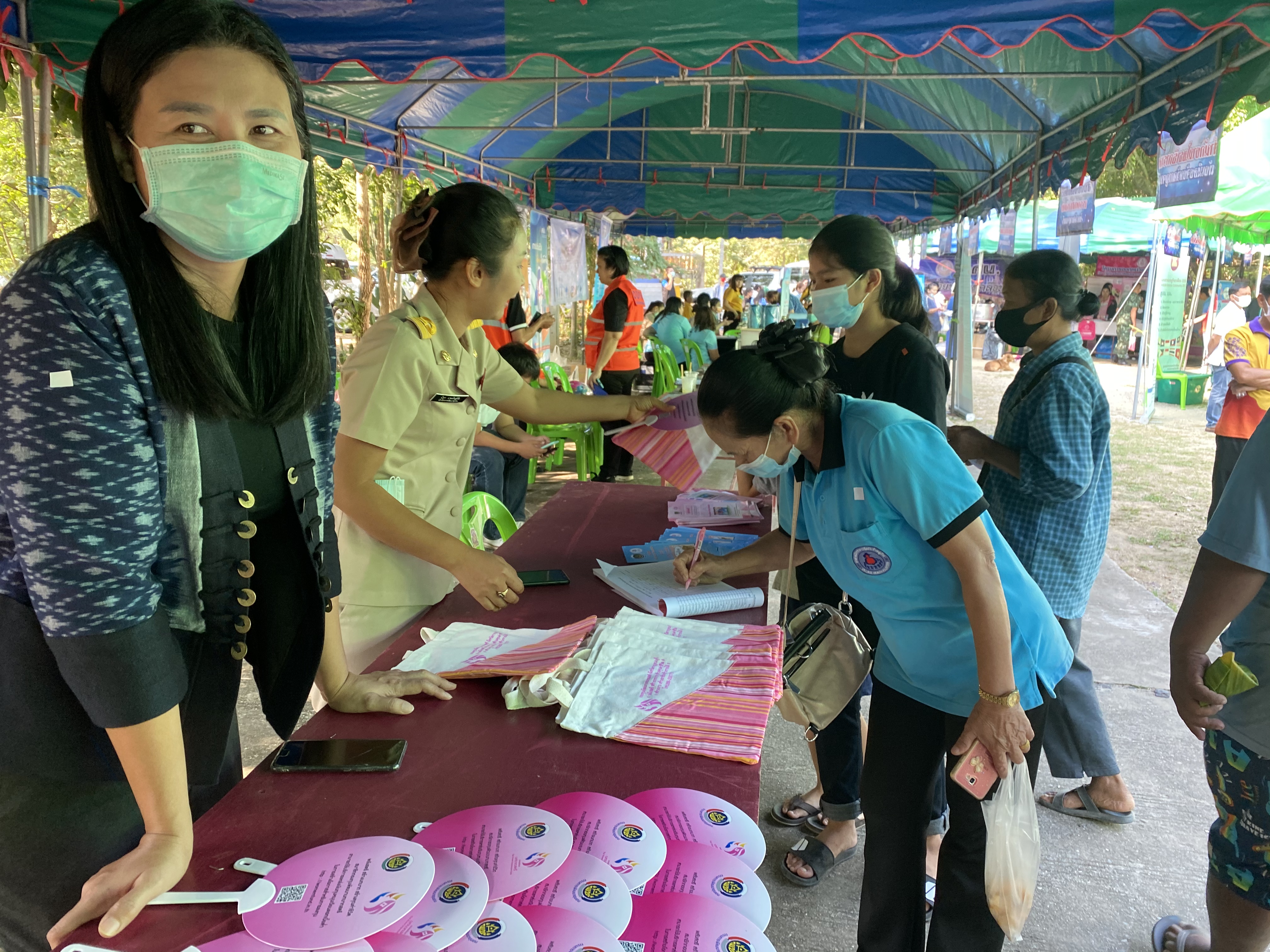 CDD@KAN>>>พช.กาญจน์ร่วมกิจกรรมจังหวัดเคลื่อนที่ให้บริการประชาชน