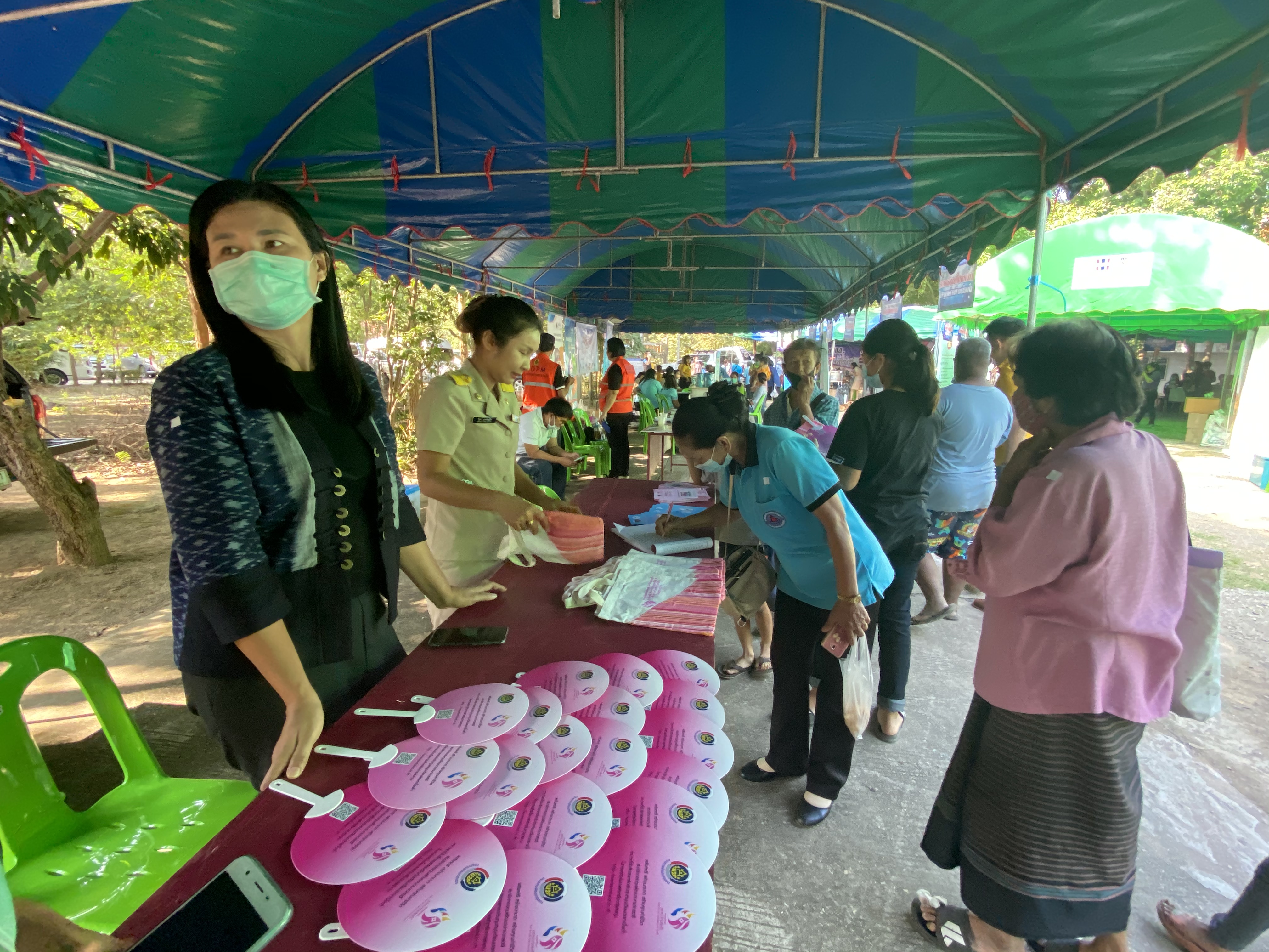 CDD@KAN>>>พช.กาญจน์ร่วมกิจกรรมจังหวัดเคลื่อนที่ให้บริการประชาชน