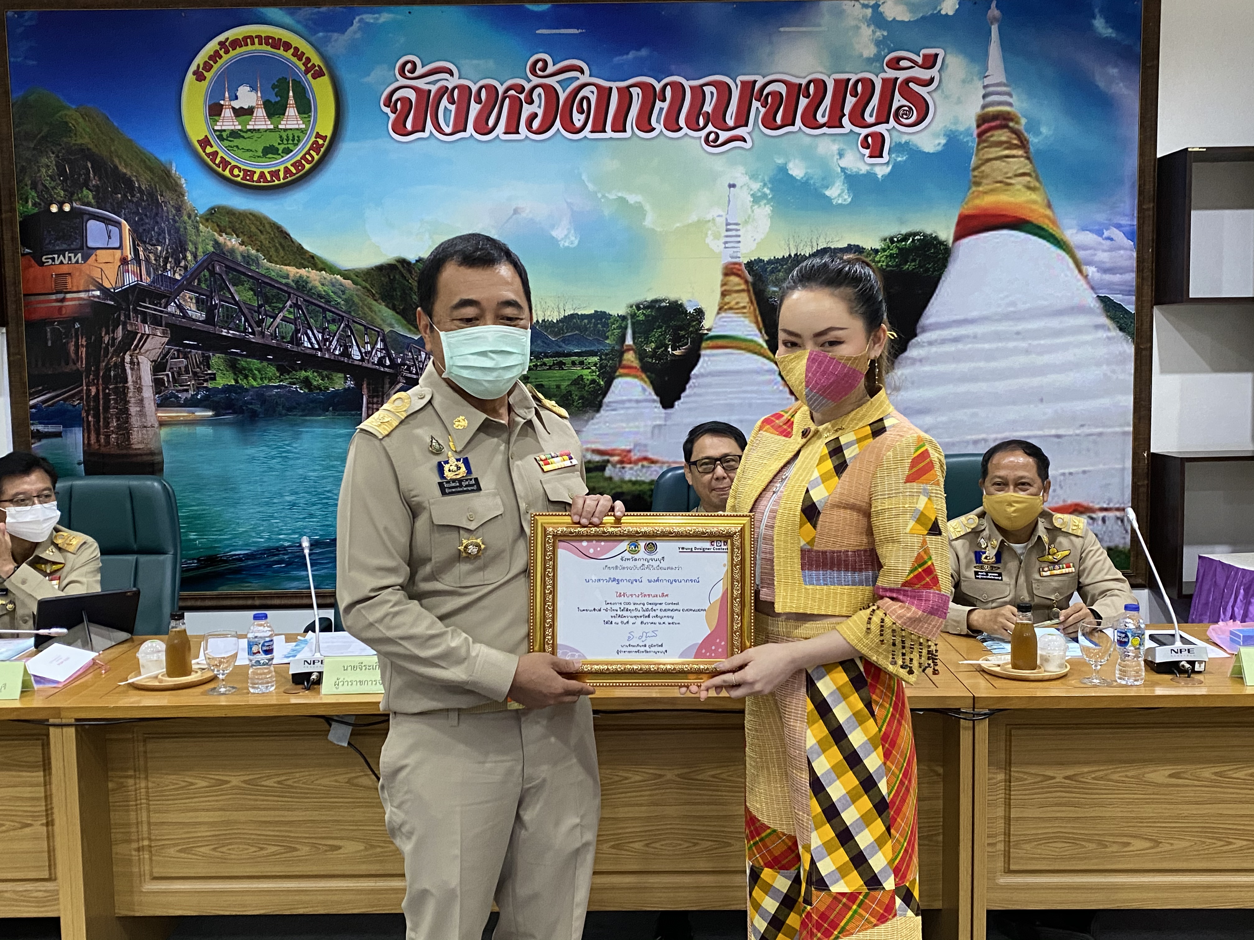 CDD@KAN>>>CDD Young Designer กาญจน์ รับใบประกาศจากผู้ว่าราชการจังหวัดฯ