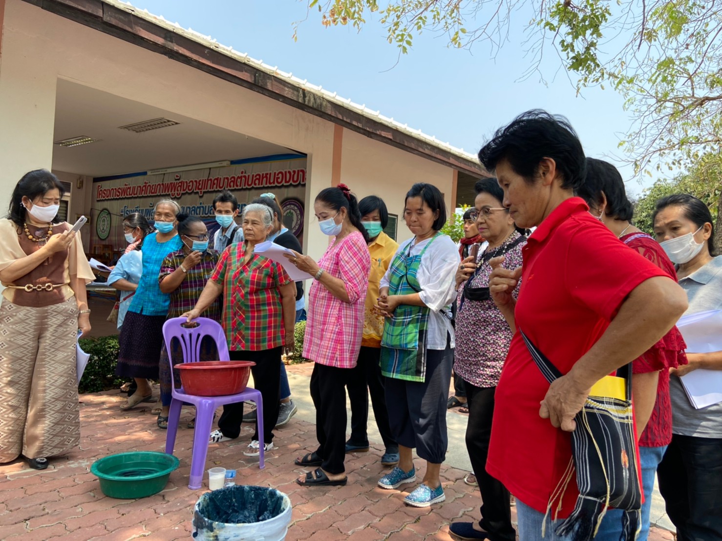 CDD@KAN>>>โครงการสตรีกาญจน์สืบสาน อนุรักษ์ศิลป์ผ้าถิ่นไทย ด้วยการจัดการความรู้และถ่ายทอดเทคโนโลยีการพัฒนาผ้ามัดหมี่เชิงพาณิชย์ ครั้งที่ 1