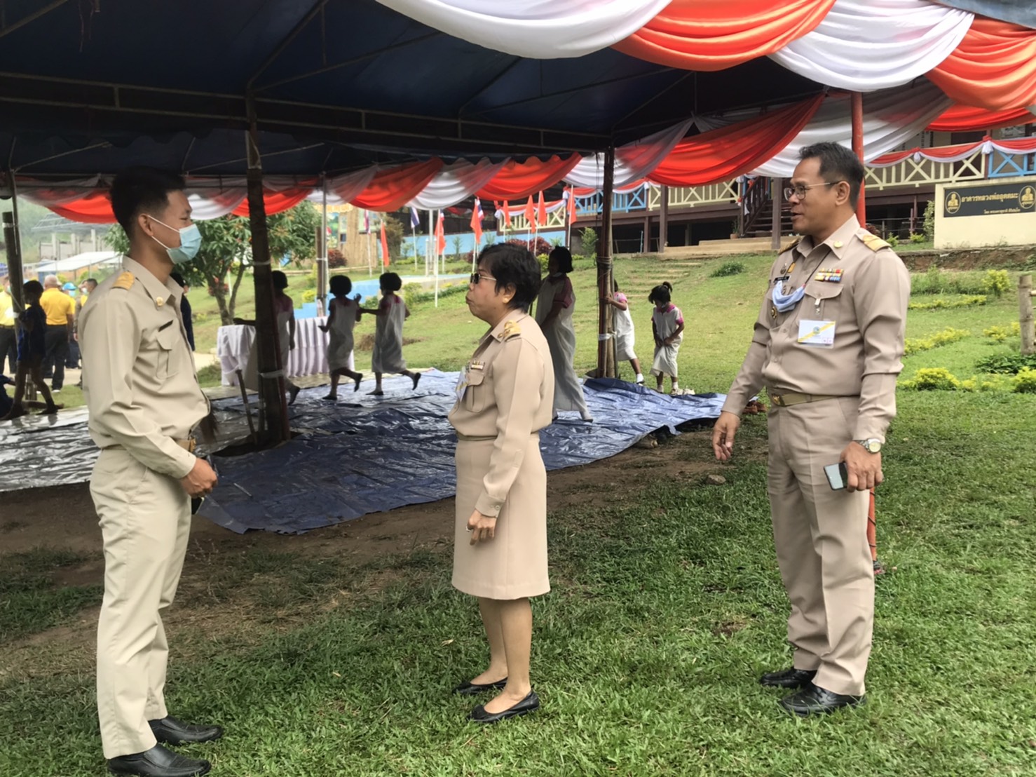 CDD@KAN>>>พัฒนาชุมชนกาญจนบุรี เข้าเฝ้ารับเสด็จสมเด็จพระเจ้าลูกเธอ เจ้าฟ้าพัชรกิติยาภาฯ และสมเด็จพระเจ้าลูกยาเธอ เจ้าฟ้าทีปังกรรัศมีโชติฯ เนื่องในโอกาสเสด็จติดตามความคืบหน้าโครงการพัฒนาชุมชนในพื้นที่เขตรักษาพันธุ์สัตว์ป่าทุ่งใหญ่นเรศวรด้านตะวันตก