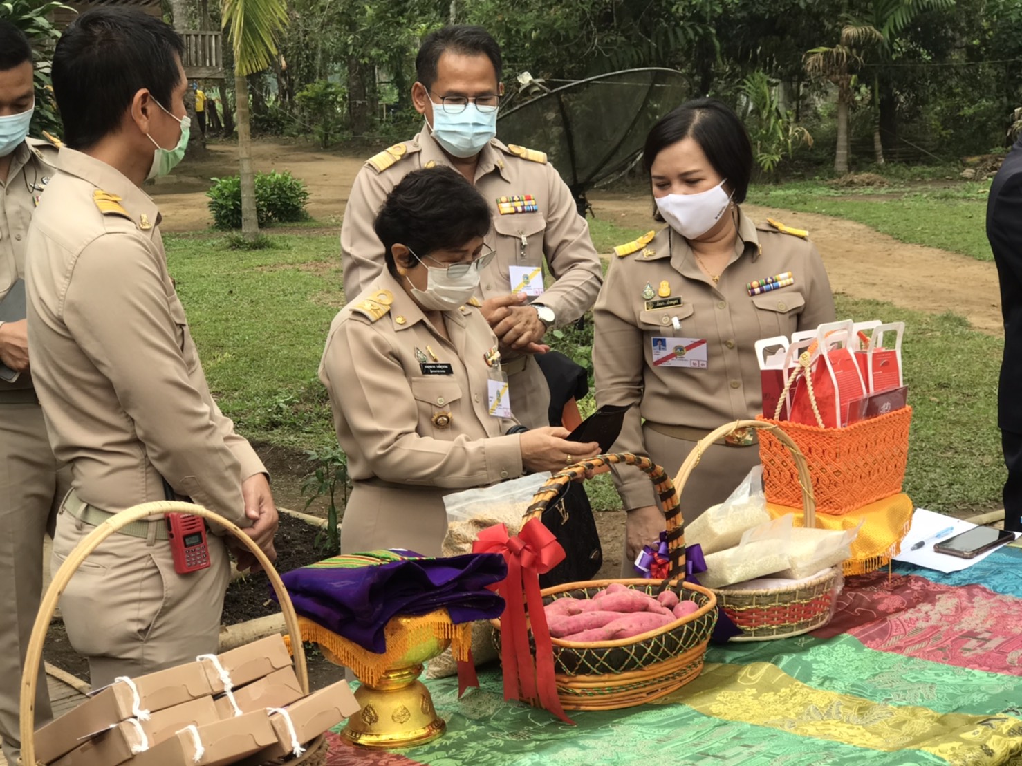 CDD@KAN>>>พัฒนาชุมชนกาญจนบุรี เข้าเฝ้ารับเสด็จสมเด็จพระเจ้าลูกเธอ เจ้าฟ้าพัชรกิติยาภาฯ และสมเด็จพระเจ้าลูกยาเธอ เจ้าฟ้าทีปังกรรัศมีโชติฯ เนื่องในโอกาสเสด็จติดตามความคืบหน้าโครงการพัฒนาชุมชนในพื้นที่เขตรักษาพันธุ์สัตว์ป่าทุ่งใหญ่นเรศวรด้านตะวันตก