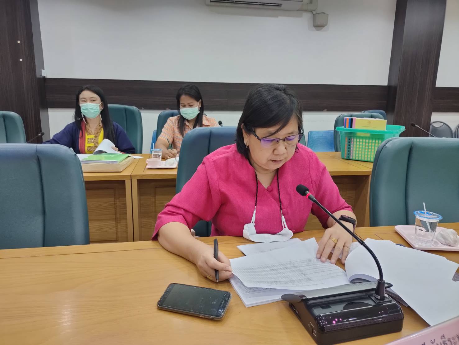พัฒนาชุมชนกาญจน์จับมือร่วมกับคณะทำงานขับเคลื่อนกองทุนสตรี ประชุมพิจารณาโครงการอนุมัติกว่า 2 ล้านบาท