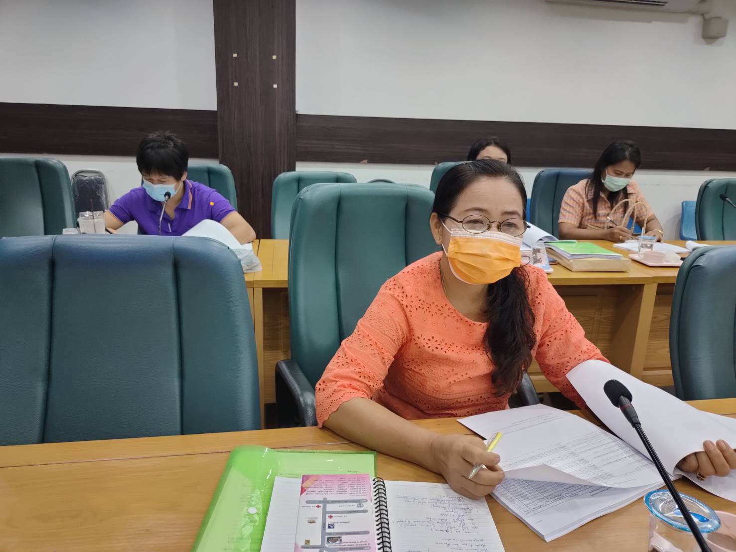 พัฒนาชุมชนกาญจน์จับมือร่วมกับคณะทำงานขับเคลื่อนกองทุนสตรี ประชุมพิจารณาโครงการอนุมัติกว่า 2 ล้านบาท