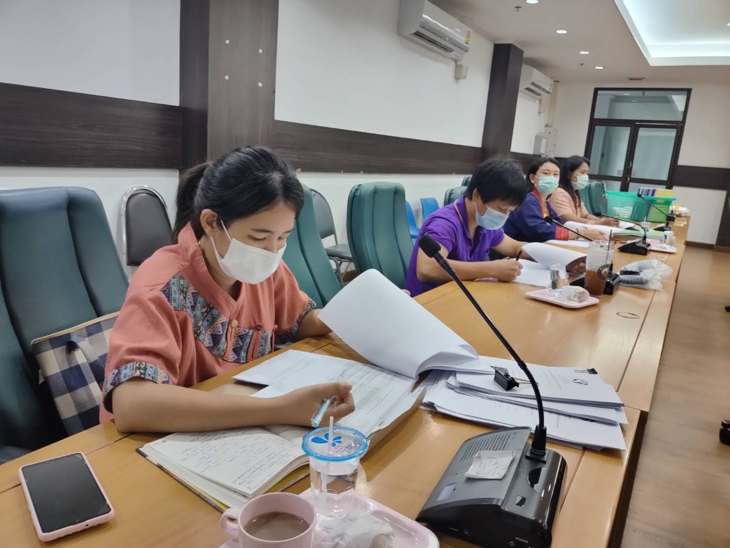 พัฒนาชุมชนกาญจน์จับมือร่วมกับคณะทำงานขับเคลื่อนกองทุนสตรี ประชุมพิจารณาโครงการอนุมัติกว่า 2 ล้านบาท