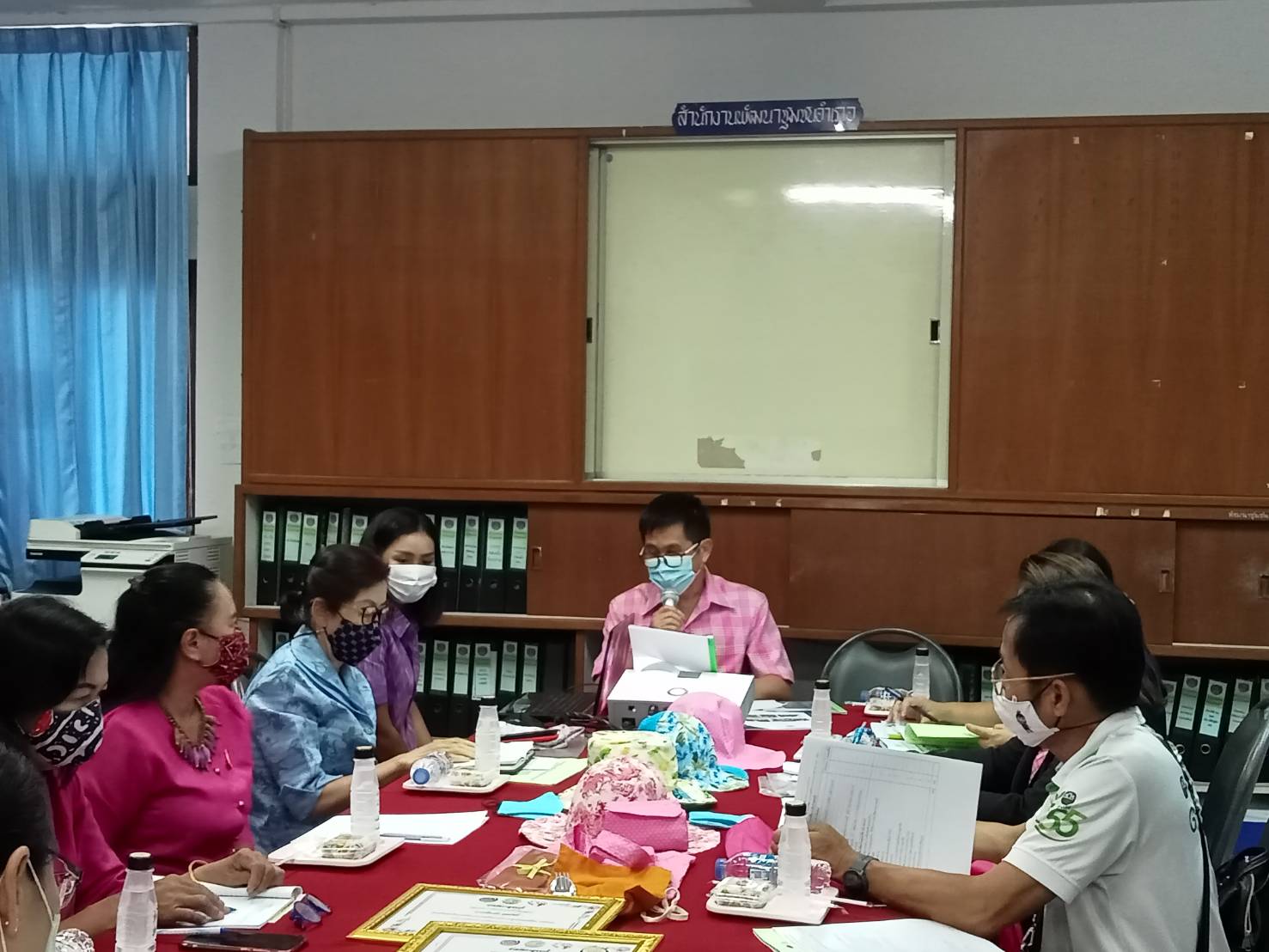 พัฒนาชุมชนกาญจน์ ลงลุยคัดเลือกคนกองทุนพัฒนาบทบาทสตรีอำเภอเมืองกาญจนบุรี